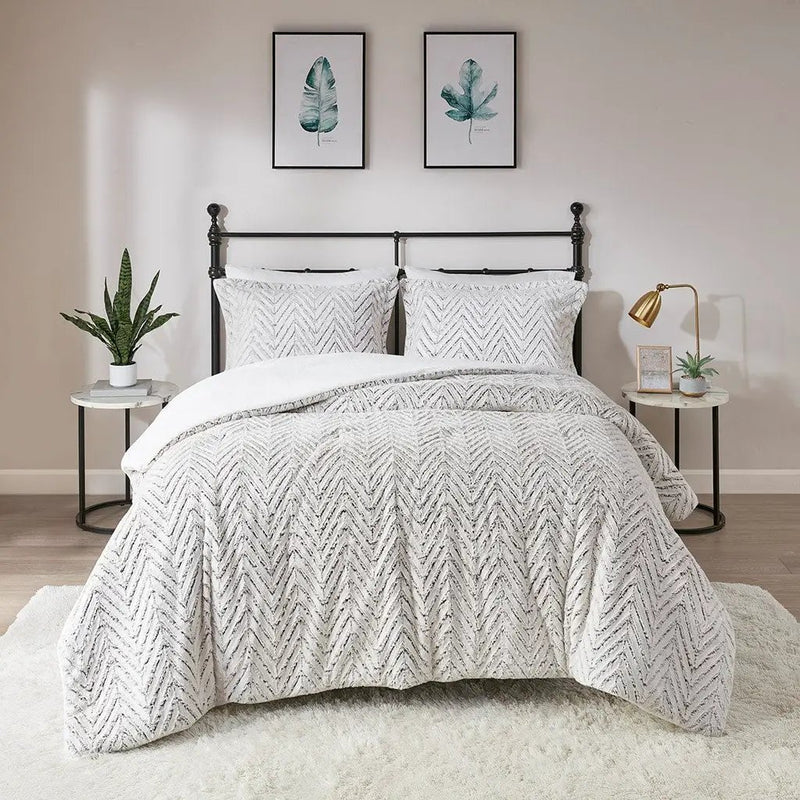 King/Cal King Ultra Plush Down Alternative Comforter Set by HouseOfZazla