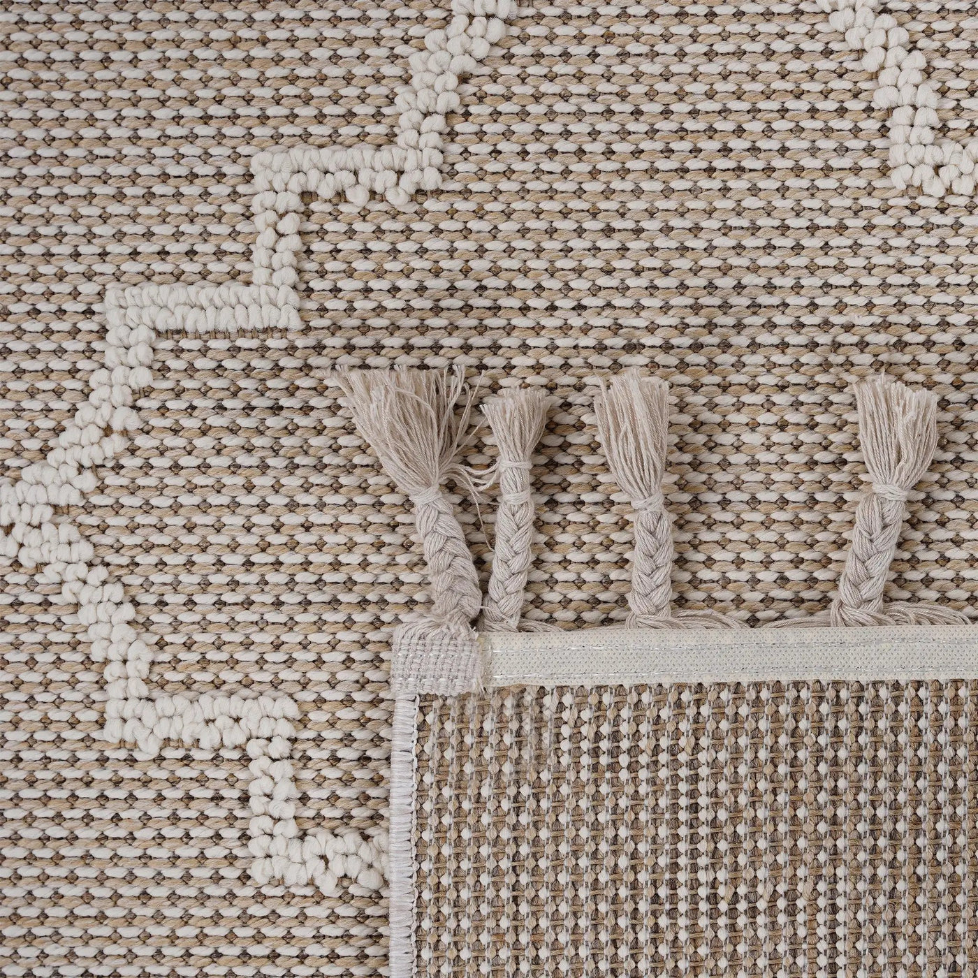 Guros Collection 4' x 6' Area Rug by HouseOfZazla