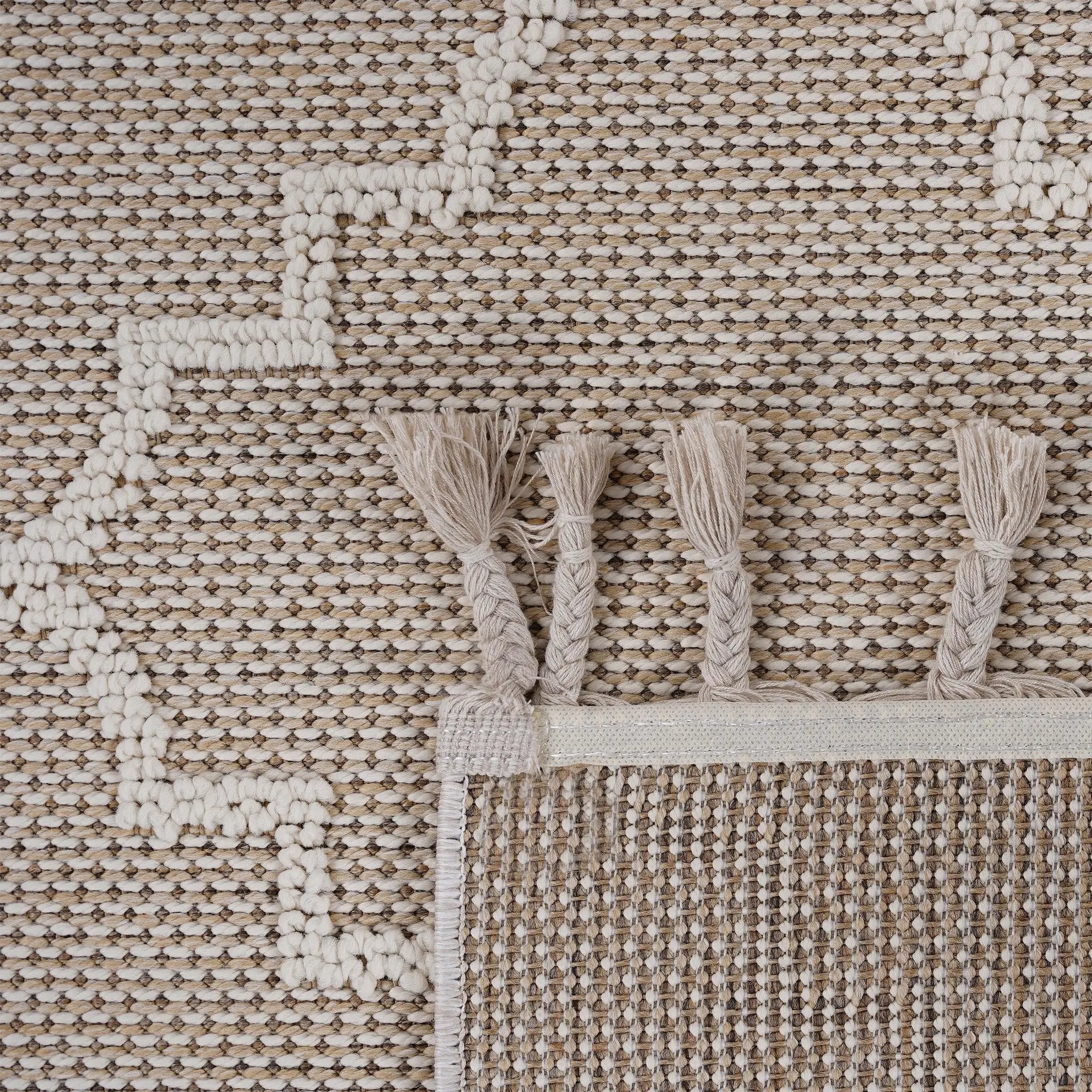 Guros Collection 4' x 6' Area Rug by HouseOfZazla