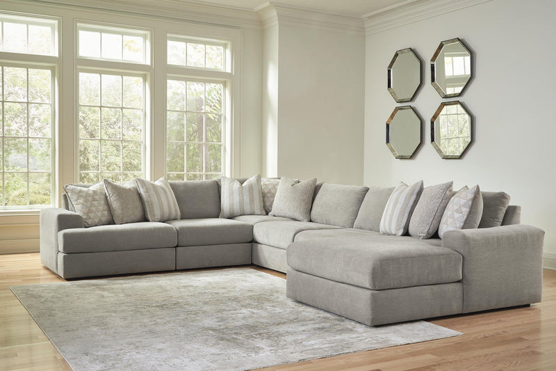 Avaliyah - Sectional by Unique Piece Furniture
