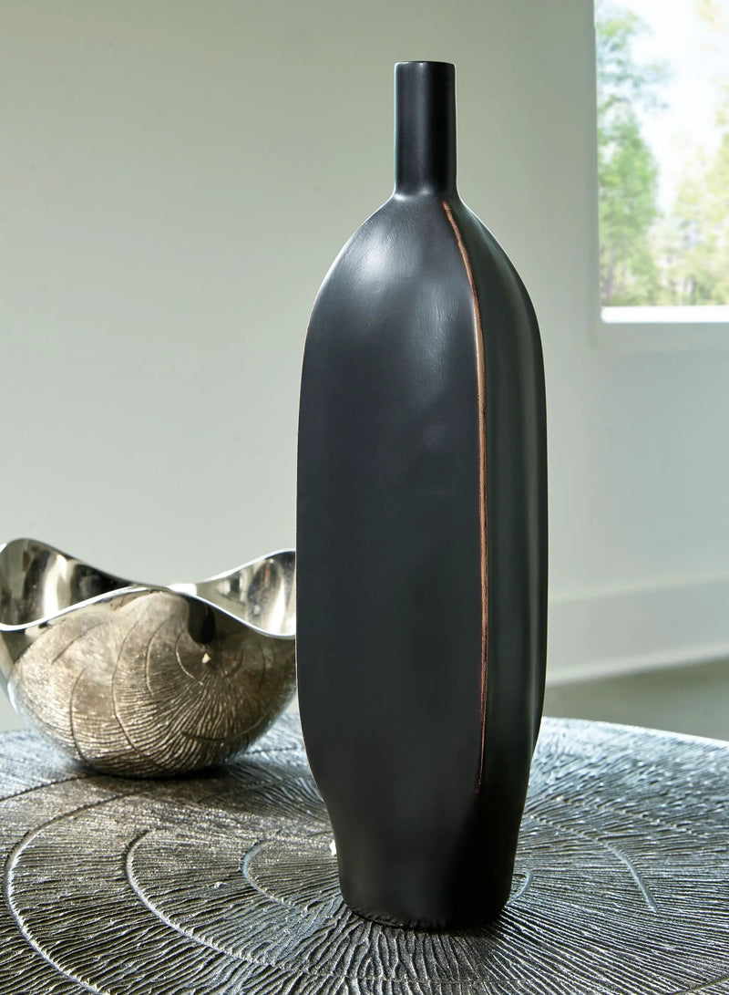 Rhaveney - Vase - Medium by Unique Piece Furniture