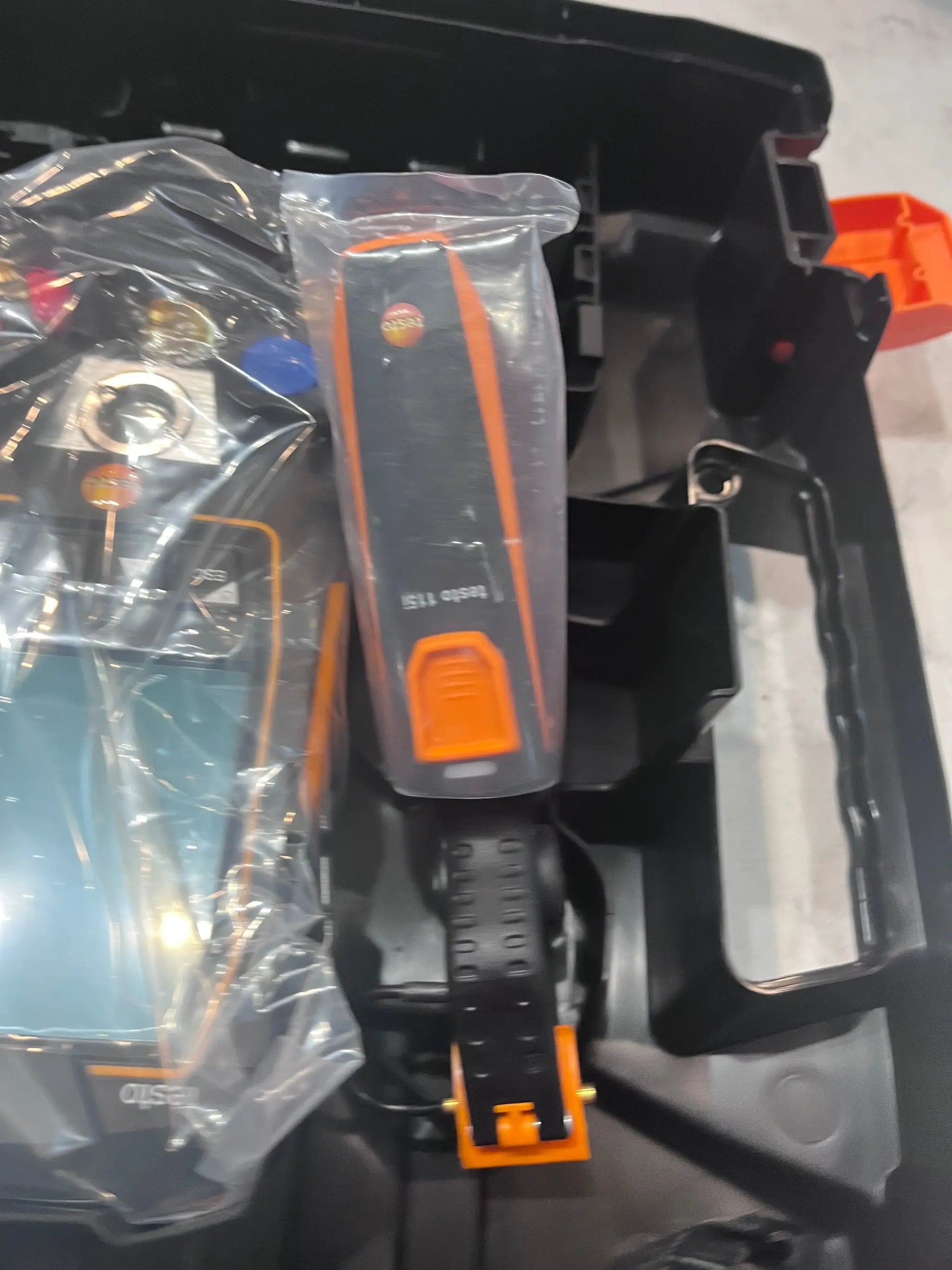 Open Box testo 550s AC Manifold Gauge Set - Manifold Gauges Hvac and Refrigeration - Incl. 2 Wired Temperature Clamp Probes - AC Recharge Kit with sup by Selzalot