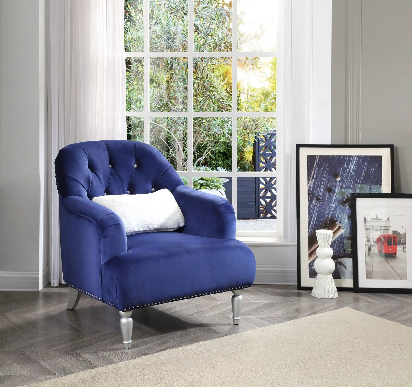 Elegant Traditional Armchair by HouseOfZazla