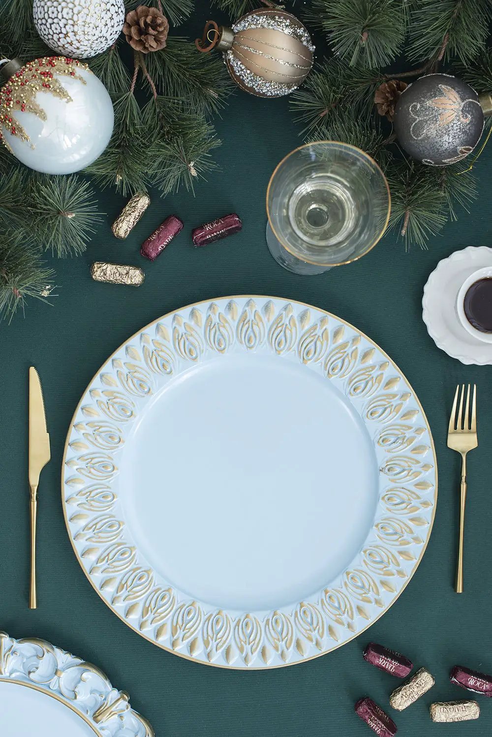 Elegant Plastic Charger Plate (Set of 8) by HouseOfZazla