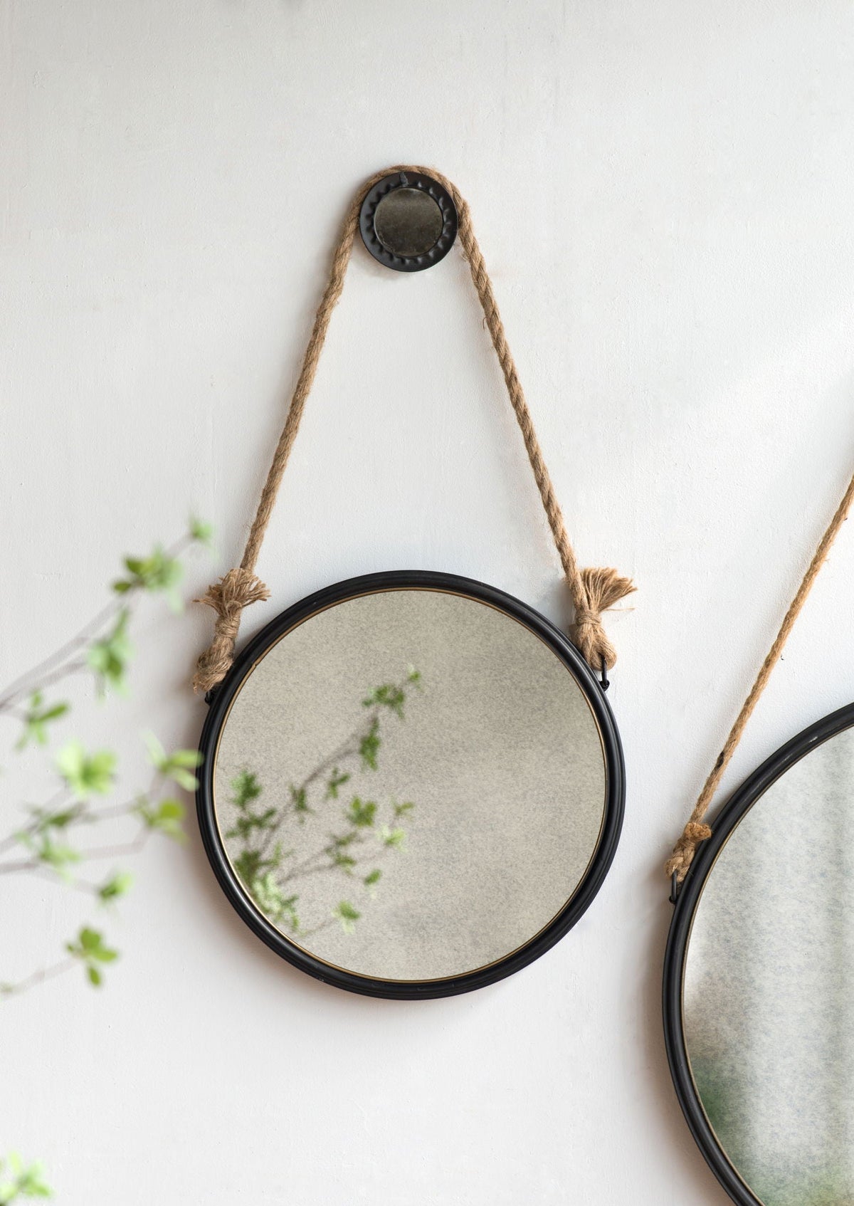 Black Circle Wall Mirror with Rope Strap - Contemporary Metal Frame, photo 3 of 12