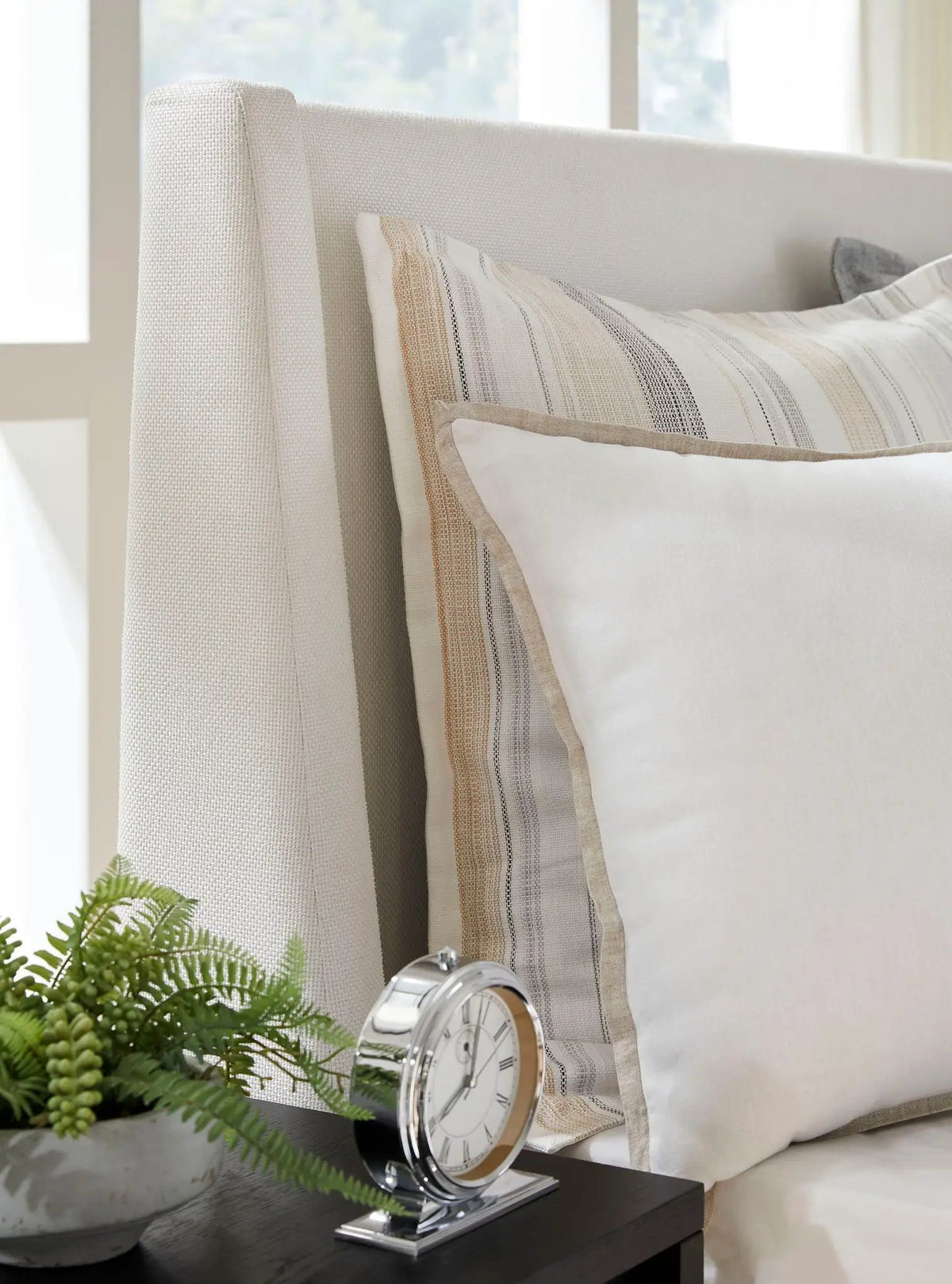 Lindon - Complete Upholstered Island Bed, photo 7 of 24