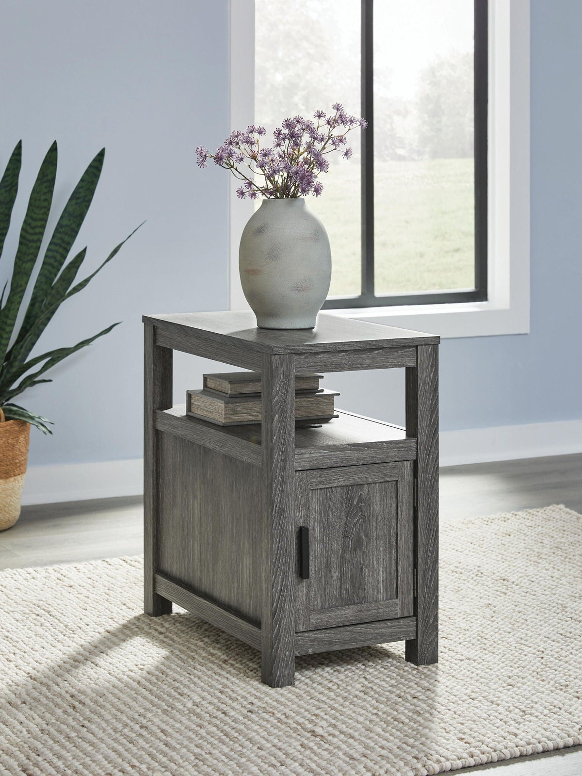 Fendenmore - Chair Side End Table, photo 5 of 21