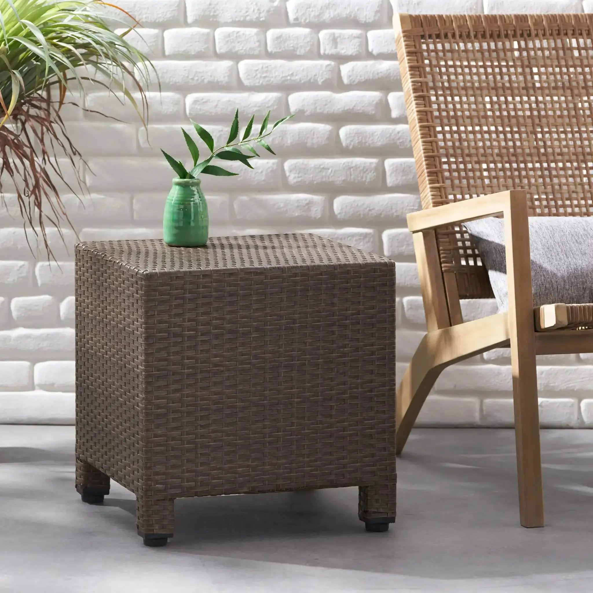 Puerta - Minimalist Style Accent Table by HouseOfZazla