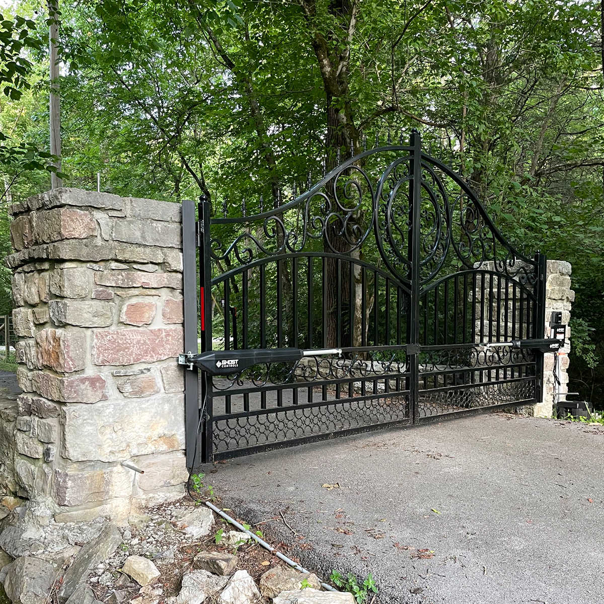 14x8 ft Steel Dual Swing Driveway Gate-European Style by Chery Industrial