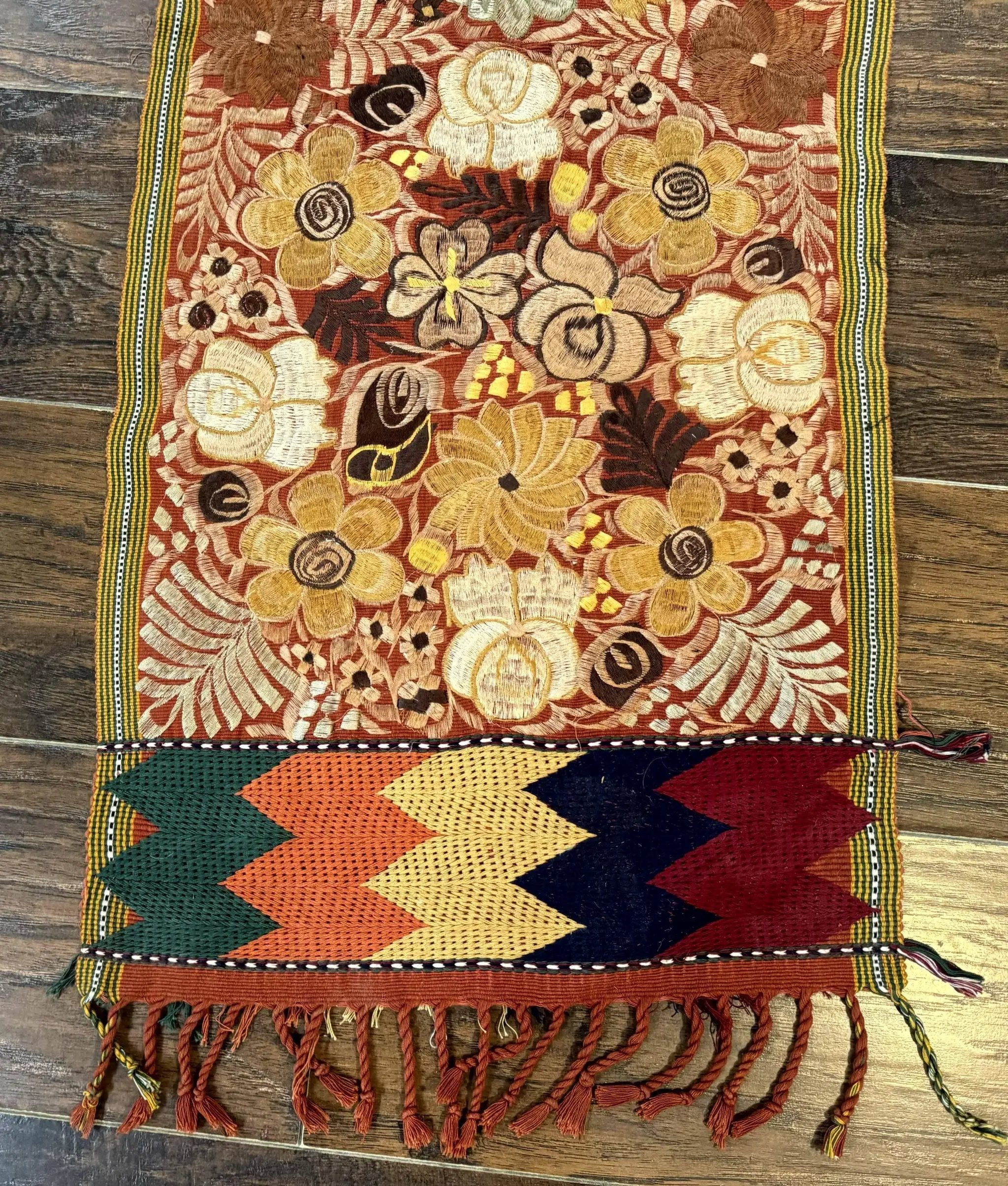 Vintage Table Runner 1.5 x 7.5, Floral by Jewel Rugs