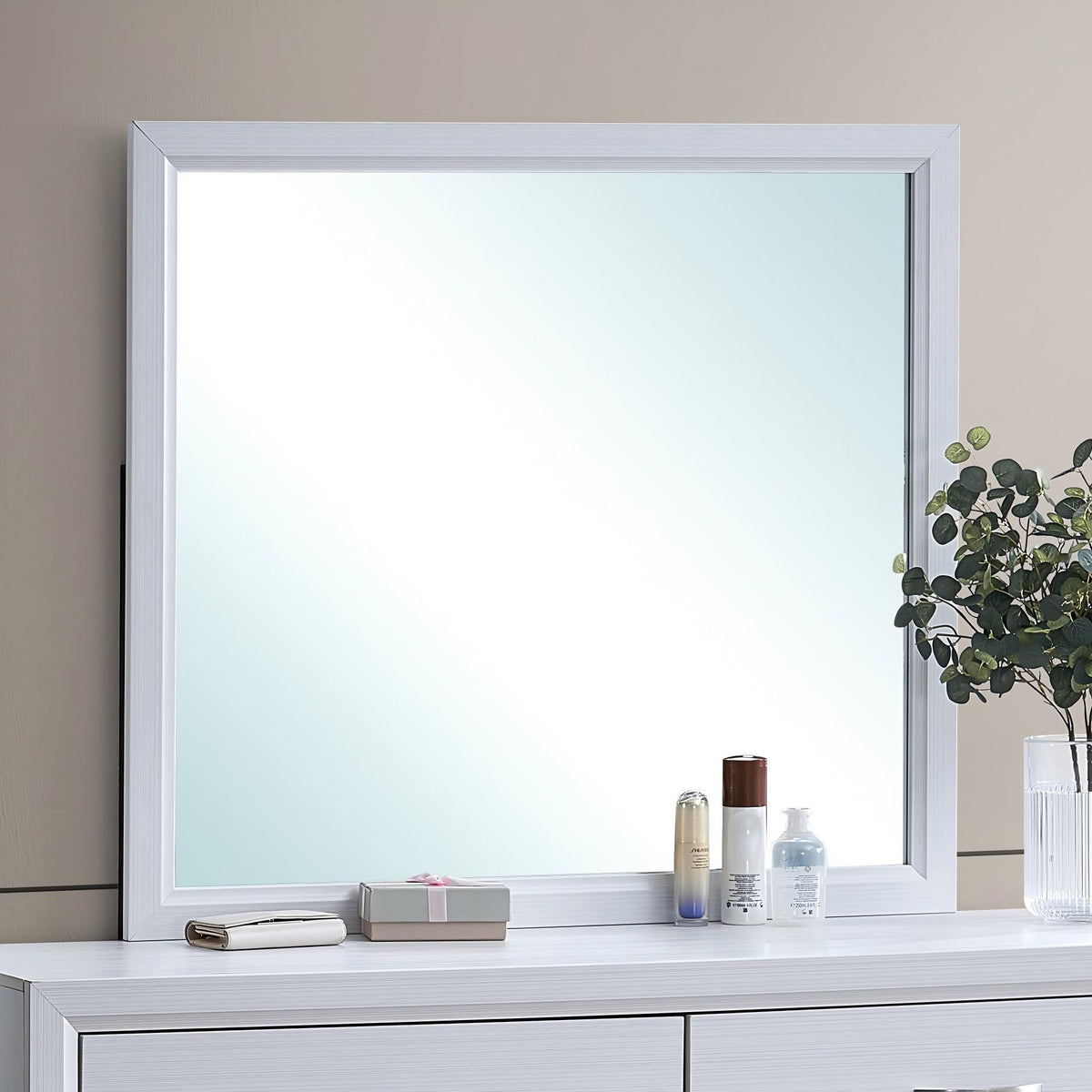 Glasgow - Mirror With Minimalist Design And Low Distortion Glass, photo 3 of 10
