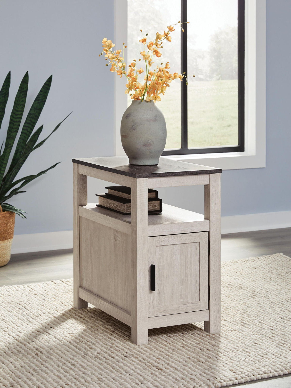 Fendenmore - Chair Side End Table, photo 6 of 21