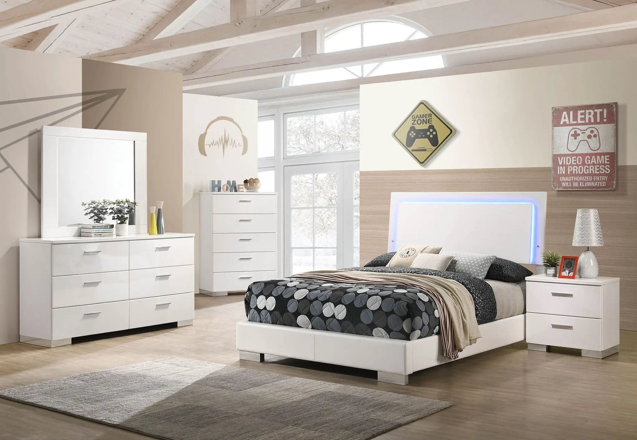 Felicity 5-piece Full Bedroom Set White High Gloss by Unique Piece Furniture