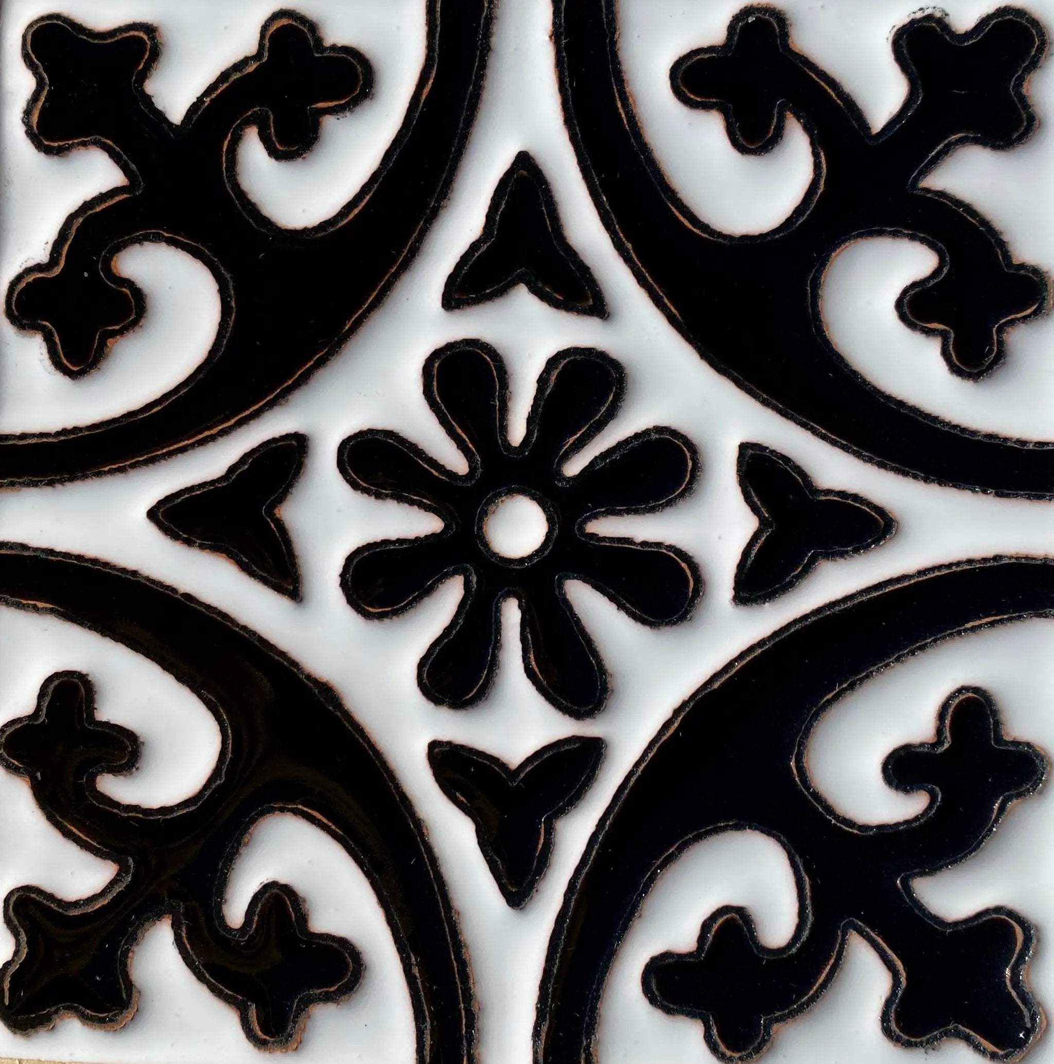 La Quinta Blanco Con Negro by Place Of Clay