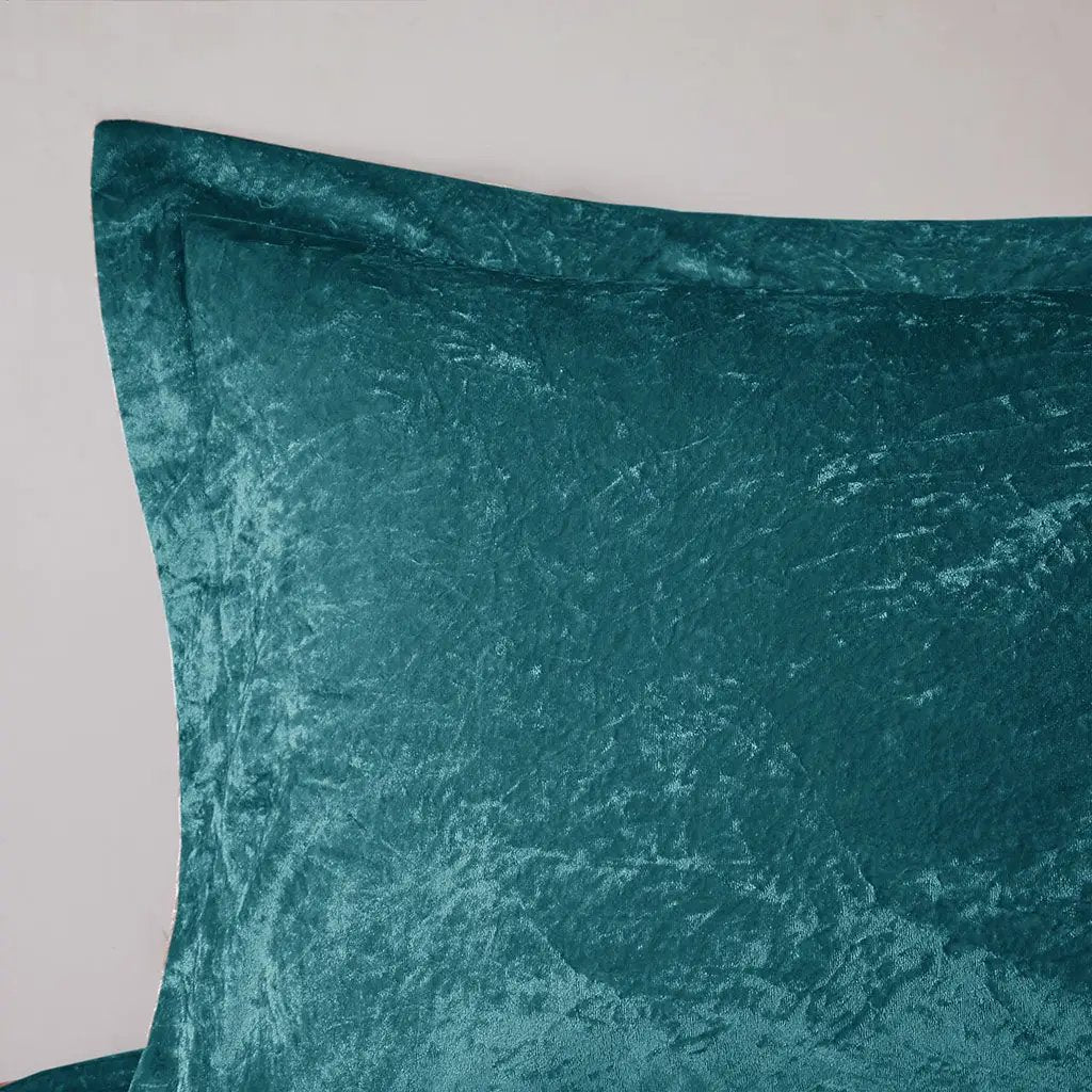 Full/Queen Velvet Comforter Set with Throw Pillow by HouseOfZazla