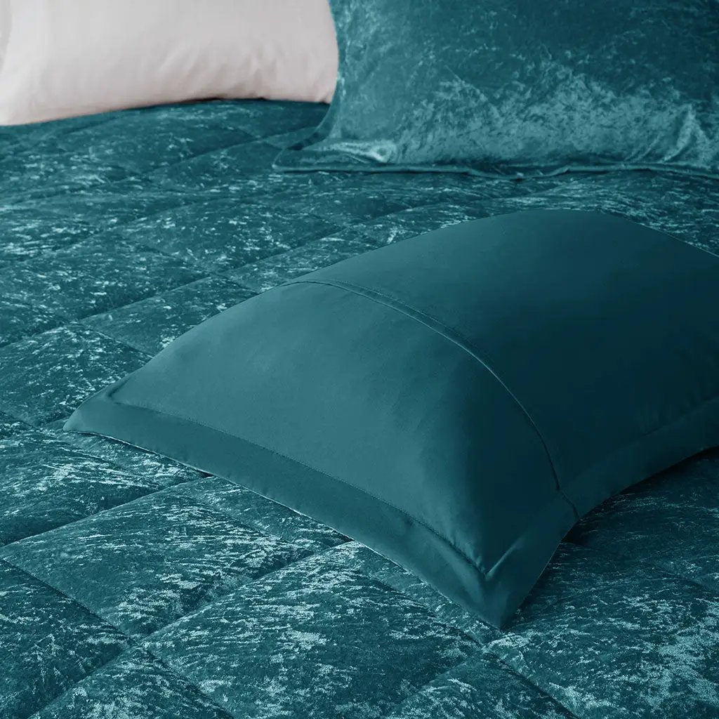Full/Queen Velvet Comforter Set with Throw Pillow by HouseOfZazla