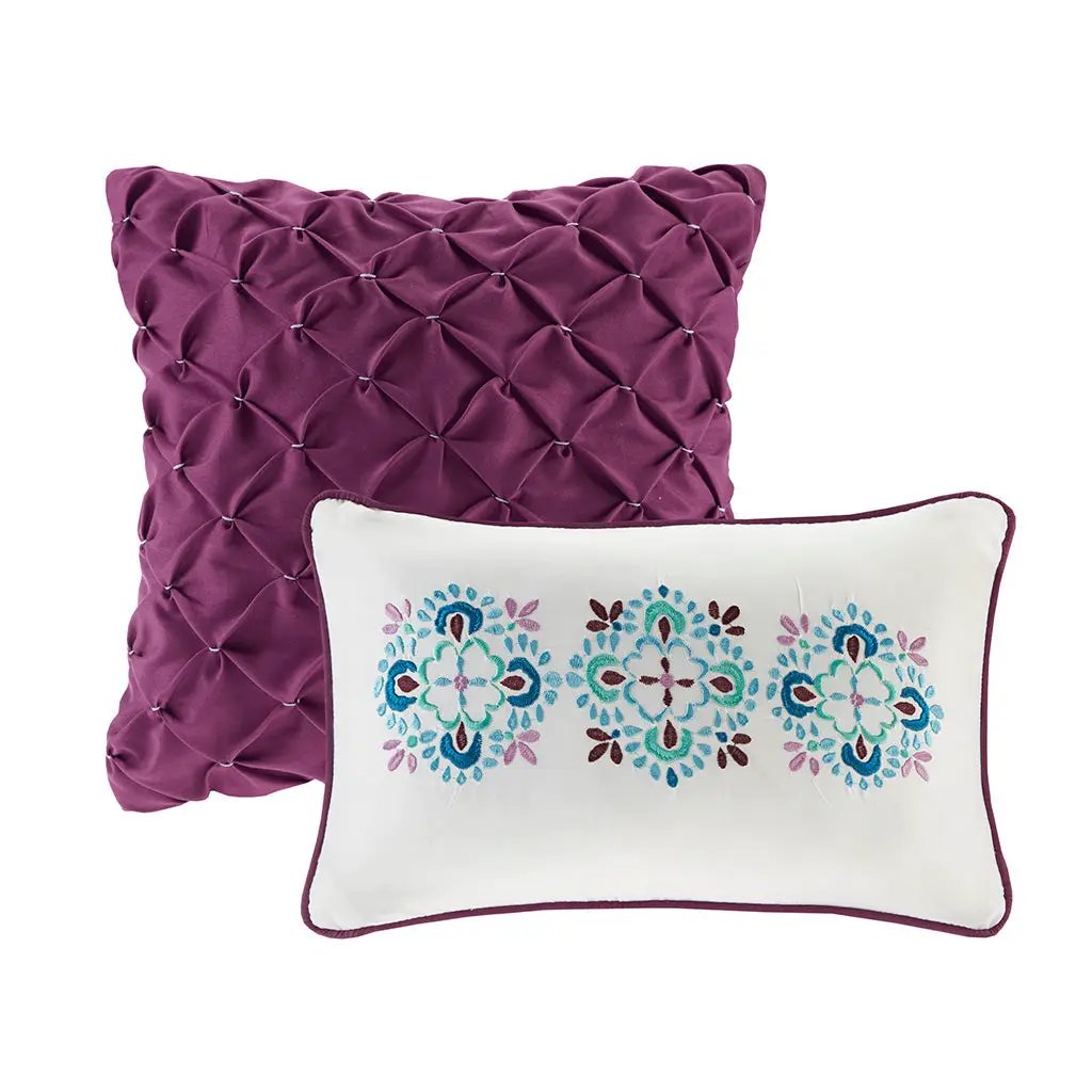 Full/Queen Reversible Quilt Set with Throw Pillows by HouseOfZazla