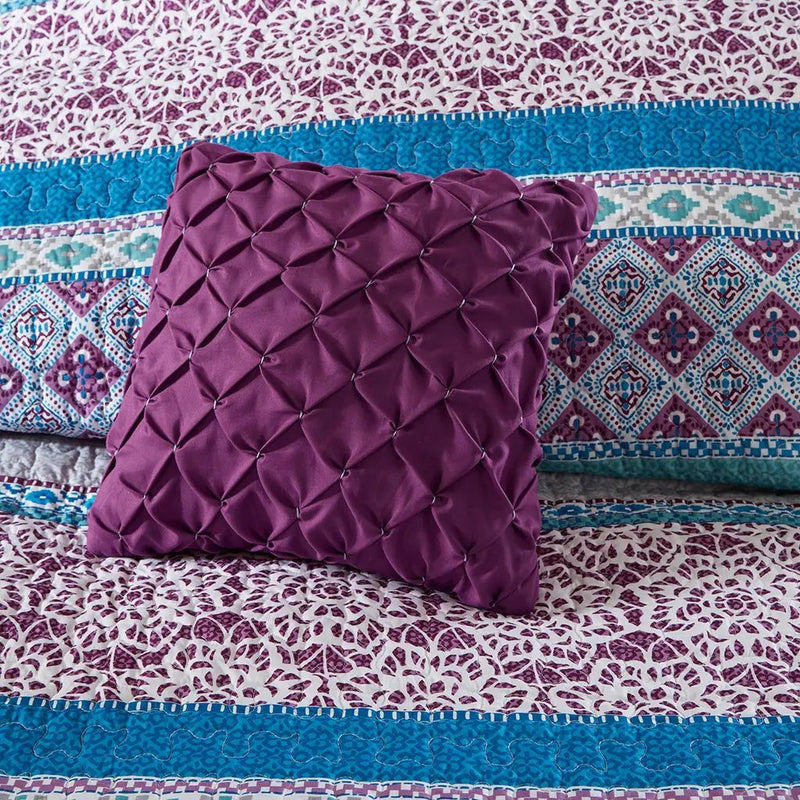 Full/Queen Reversible Quilt Set with Throw Pillows by HouseOfZazla