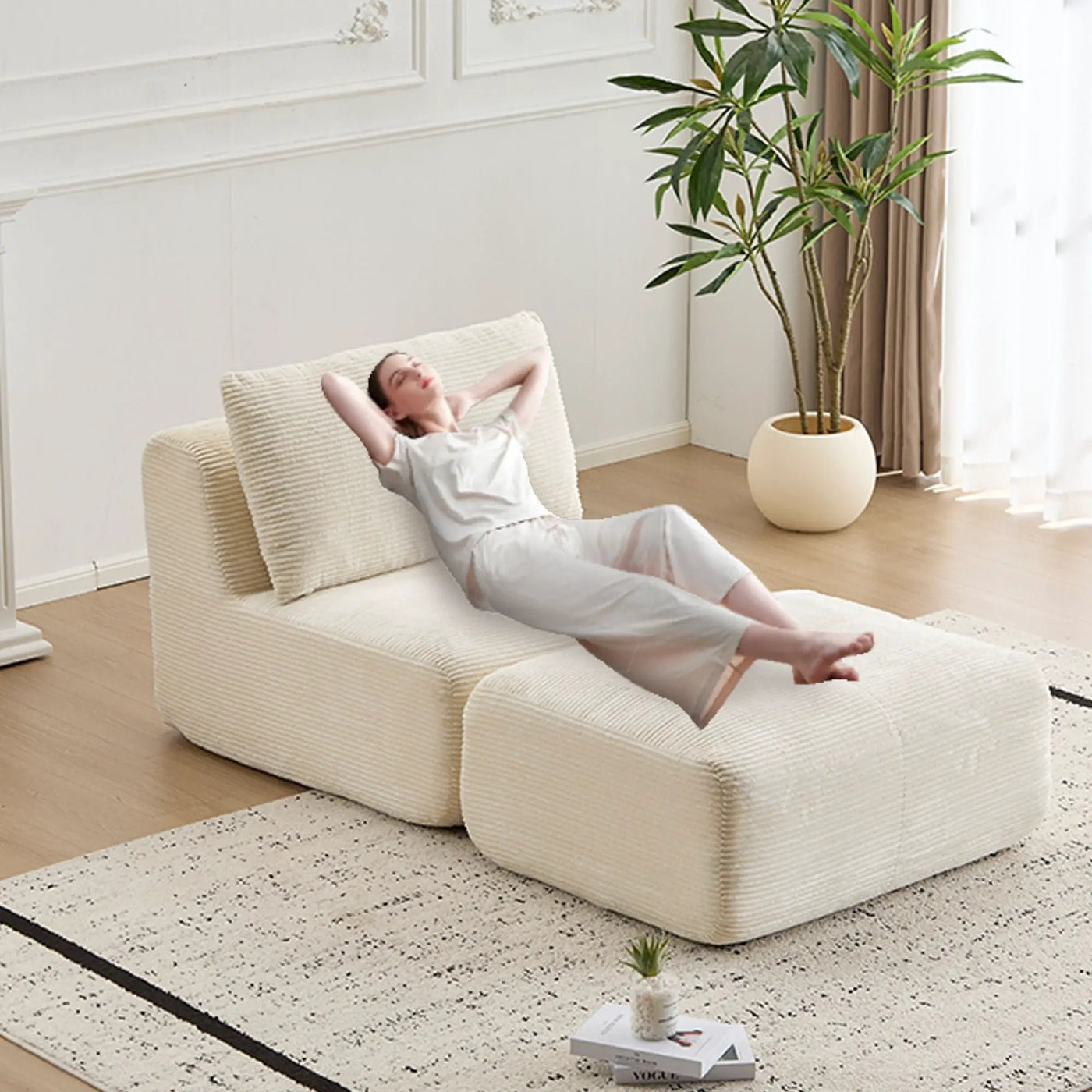 Single Chaise Longue With Movable Ottoman For Living Room by HouseOfZazla