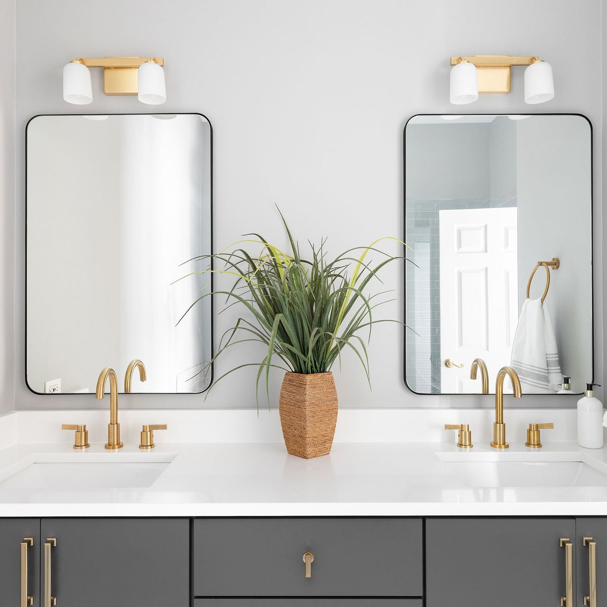 Rectangular Metal Framed Wall Mirror with Modern Design - Black, photo 5 of 23