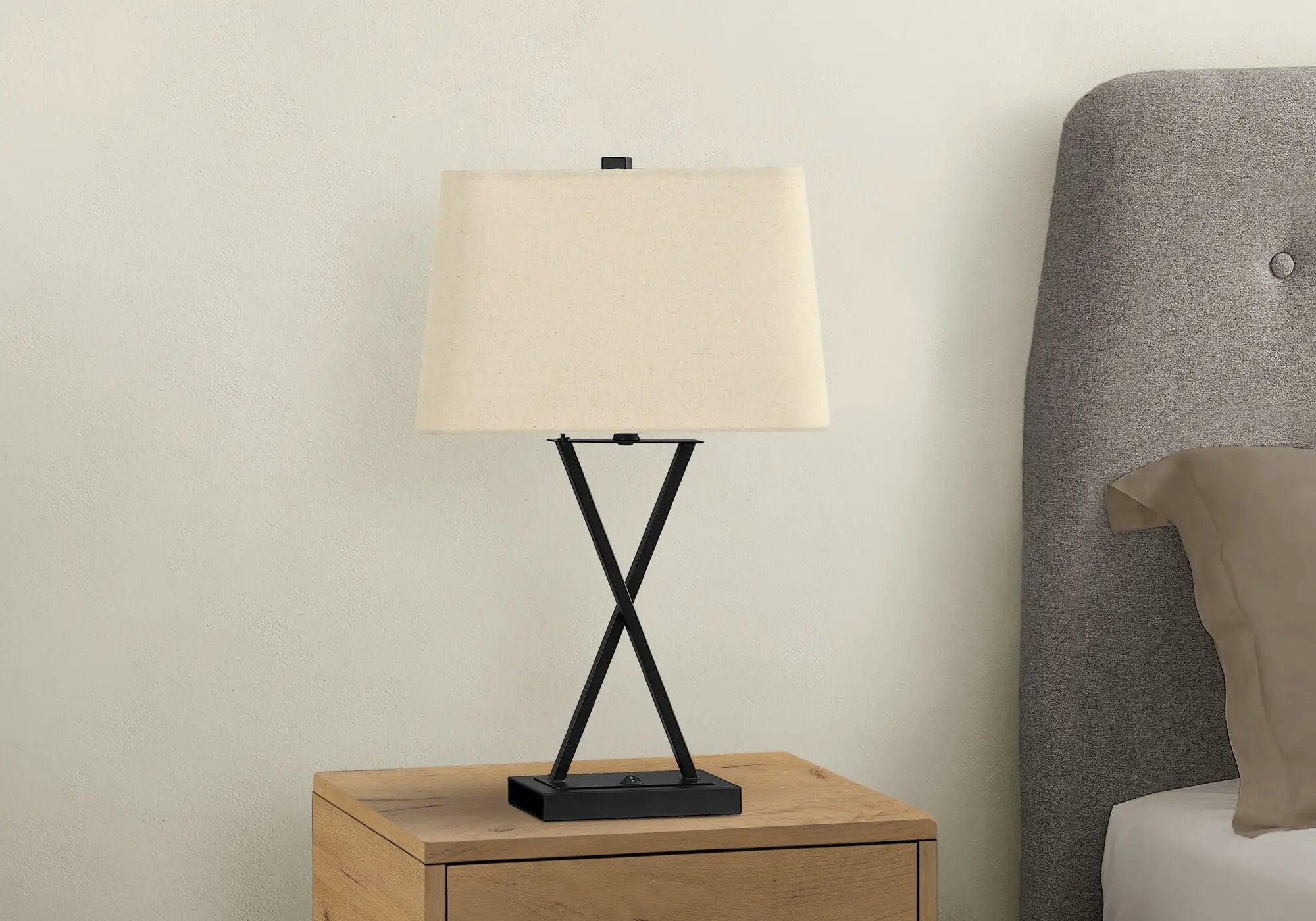 Lighting, Table Lamp, USB Port Included, Resin, Transitional - Black by HouseOfZazla