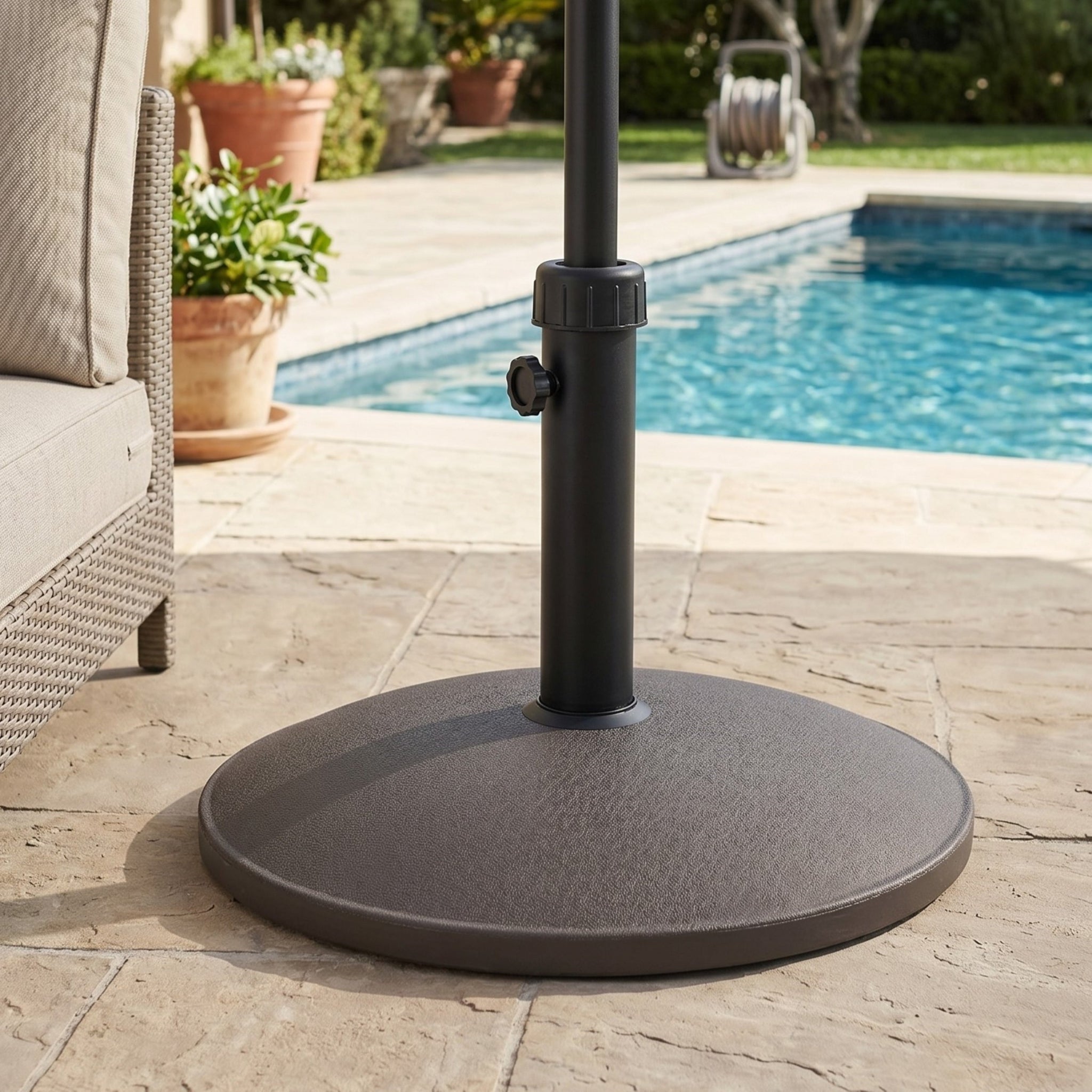 Ander Outdoor 35-pound Round Umbrella Base - Brown by HouseOfZazla