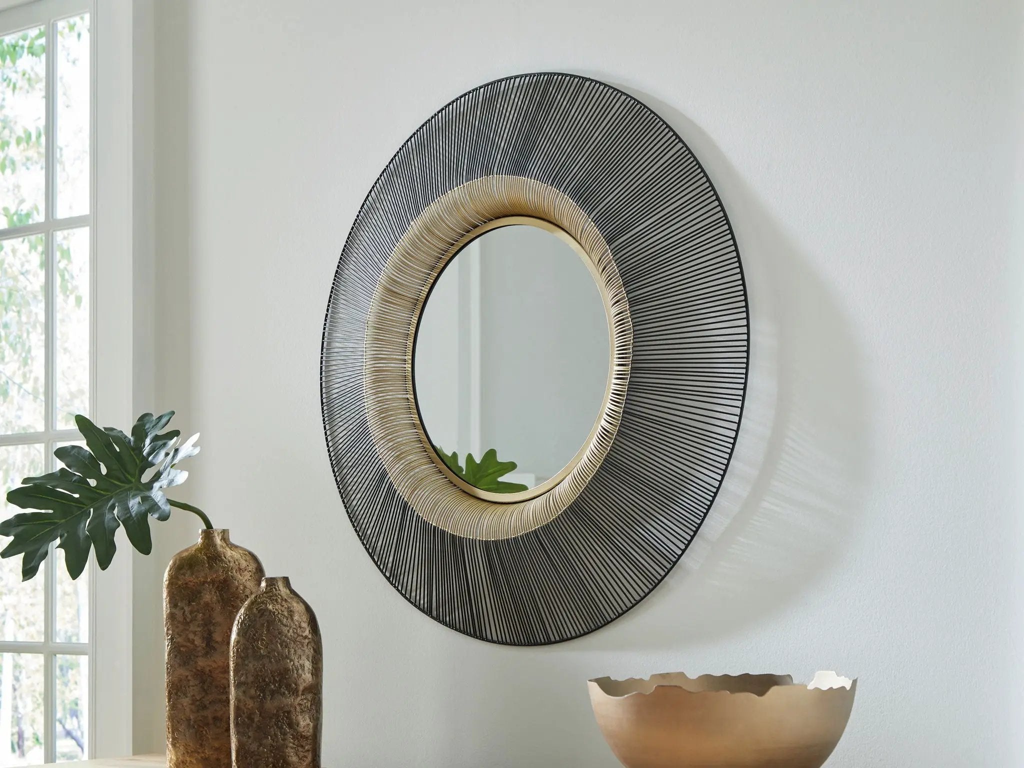 Dallmen - Accent Mirror - Black / Gold Finish by Unique Piece Furniture
