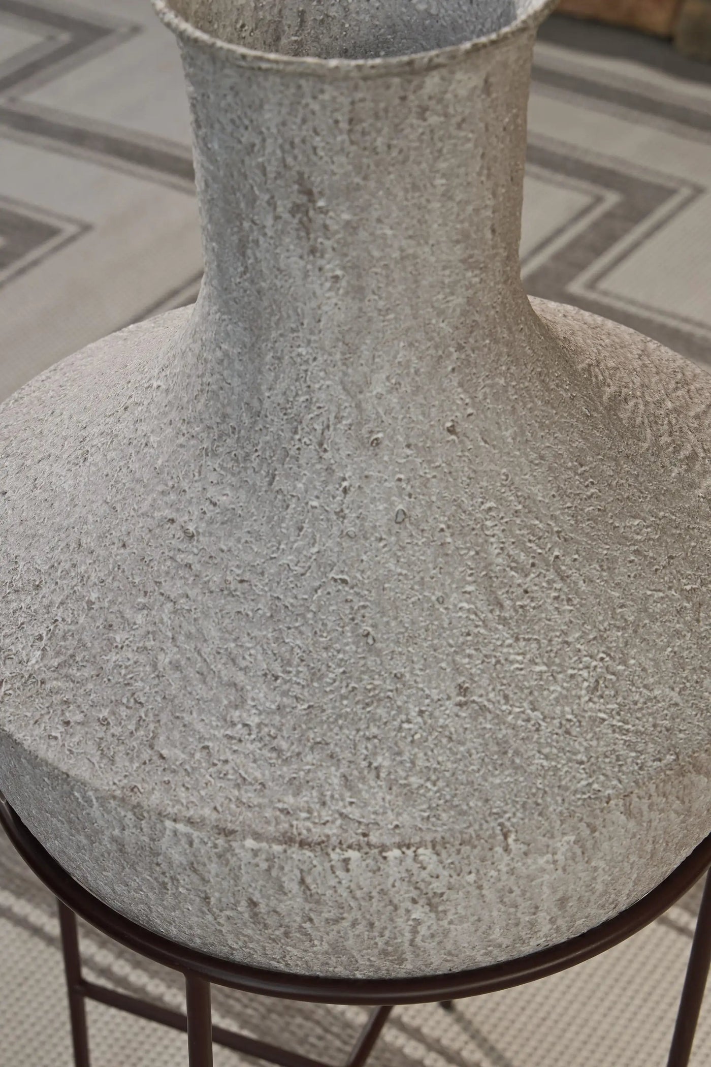 Estonbank - Vase by Unique Piece Furniture