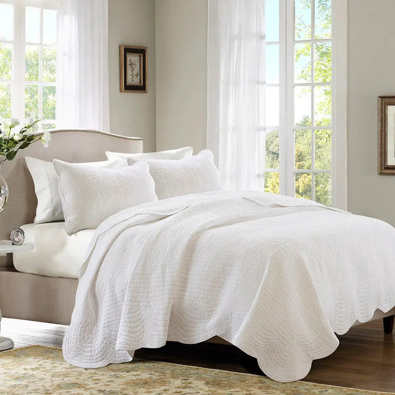 3 Piece Reversible Scalloped Edge Quilt Set White King/Cal King by HouseOfZazla