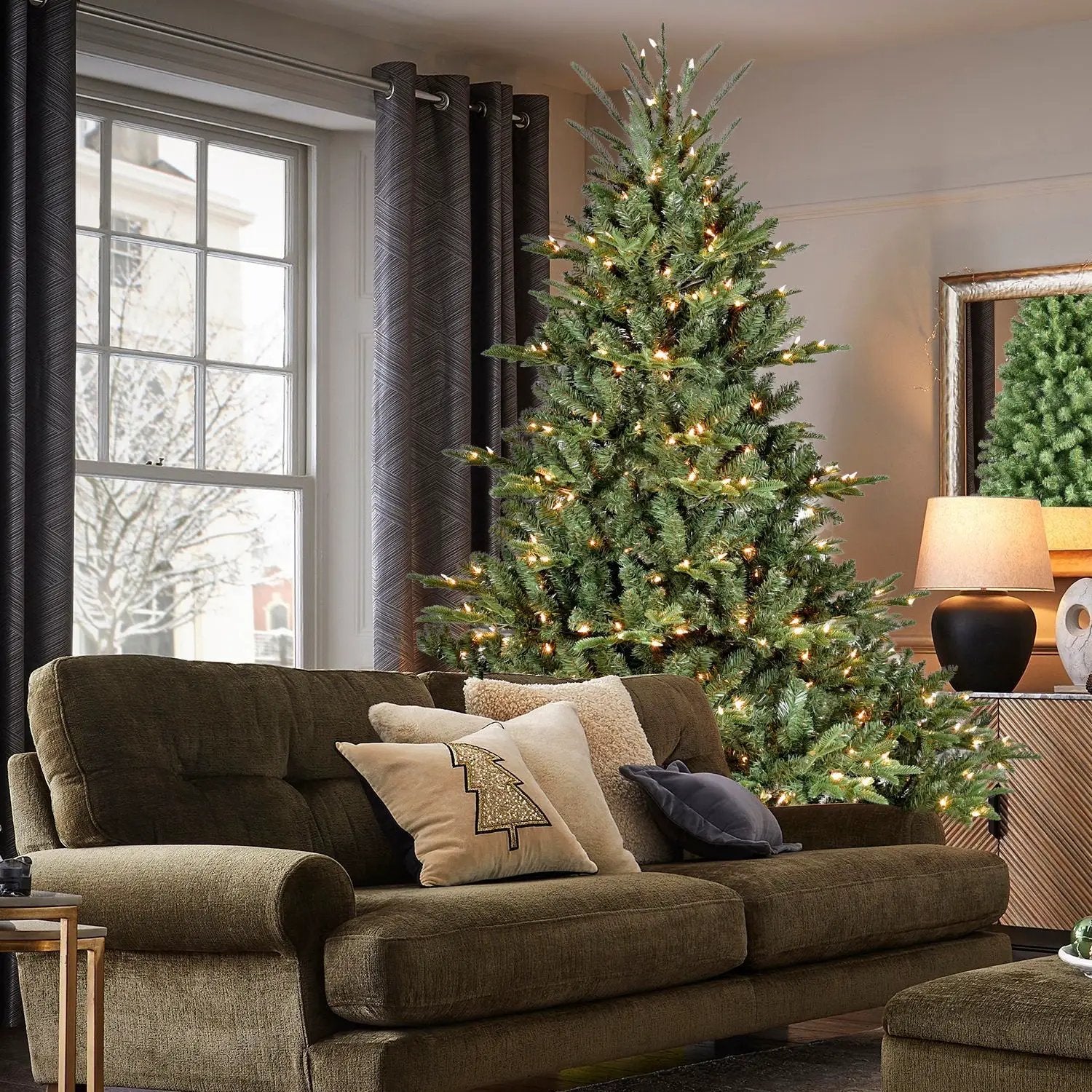 5FT The Full-Bodied Pre-Lit Evergreen Christmas Tree by HouseOfZazla