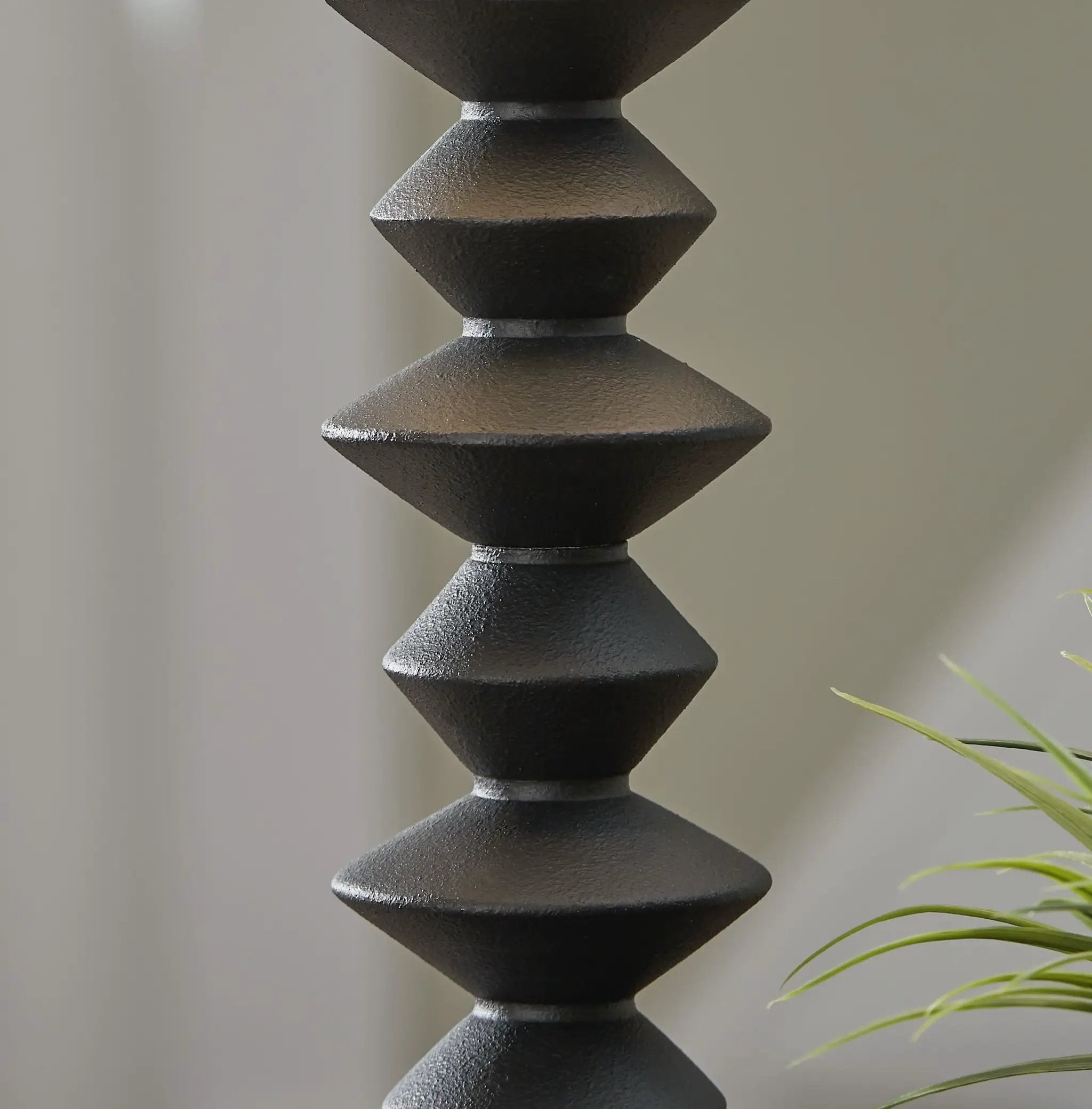Luanndon - Poly Buffet Lamp - Black by Unique Piece Furniture