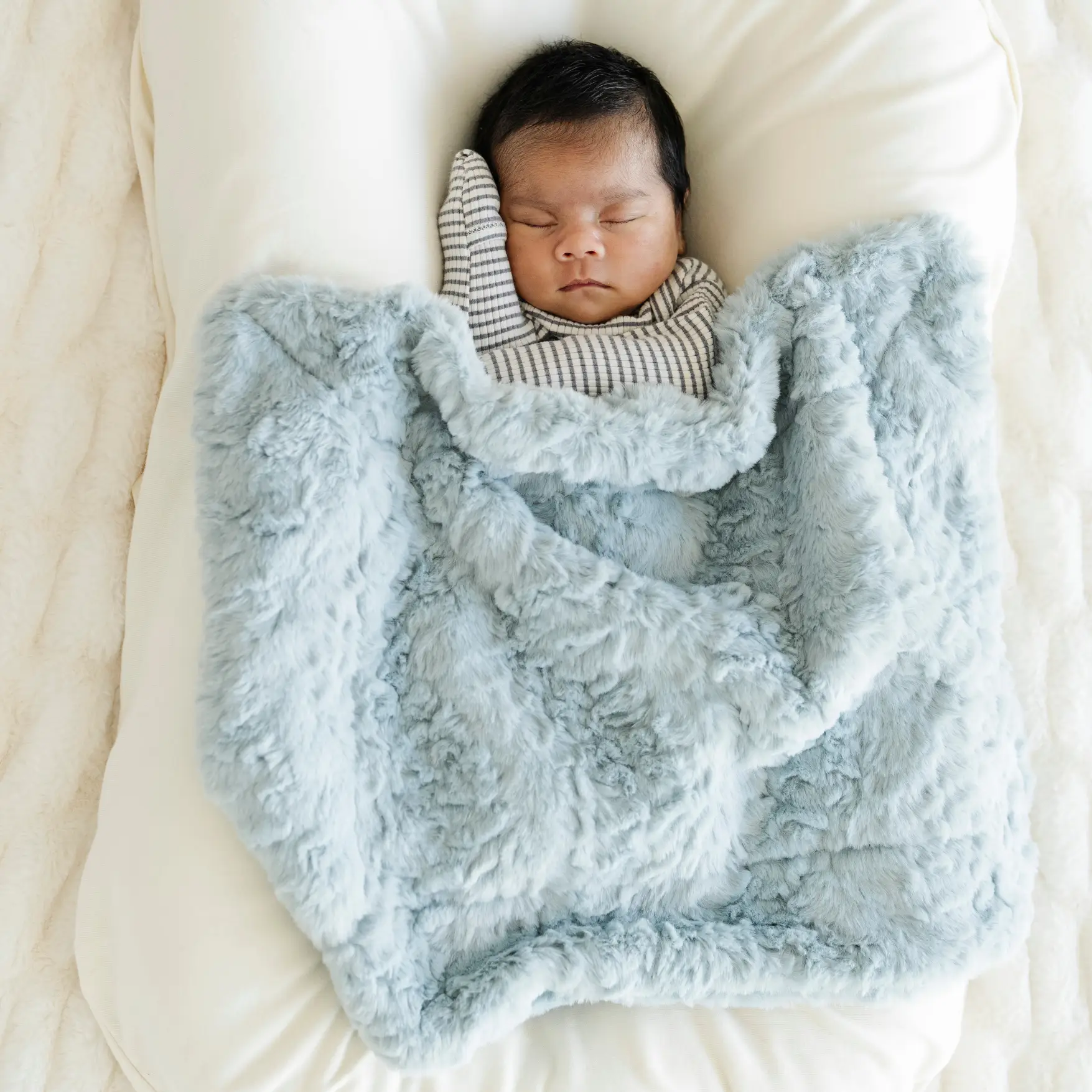 Dream Mini Blankets 15x20 Inch Poly Microfiber by Saranoni by HouseOfZazla