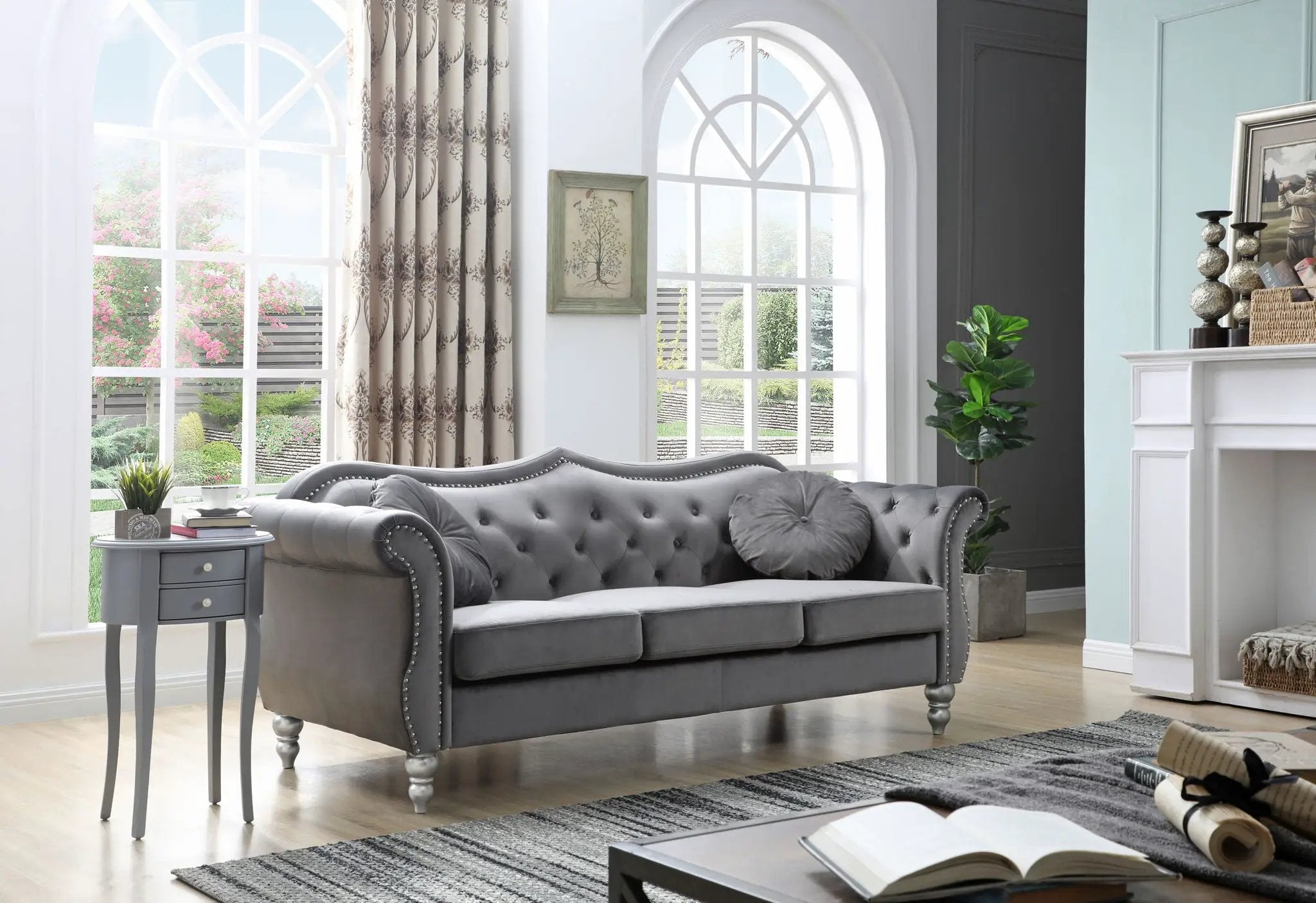 Hollywood - Sofa by Unique Piece Furniture
