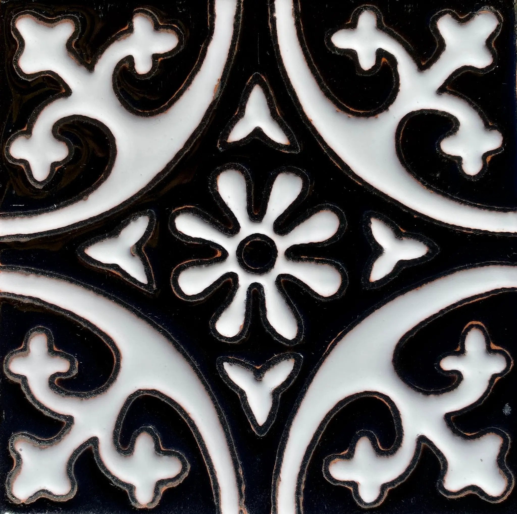 La Quinta Negro Con Blanco by Place Of Clay