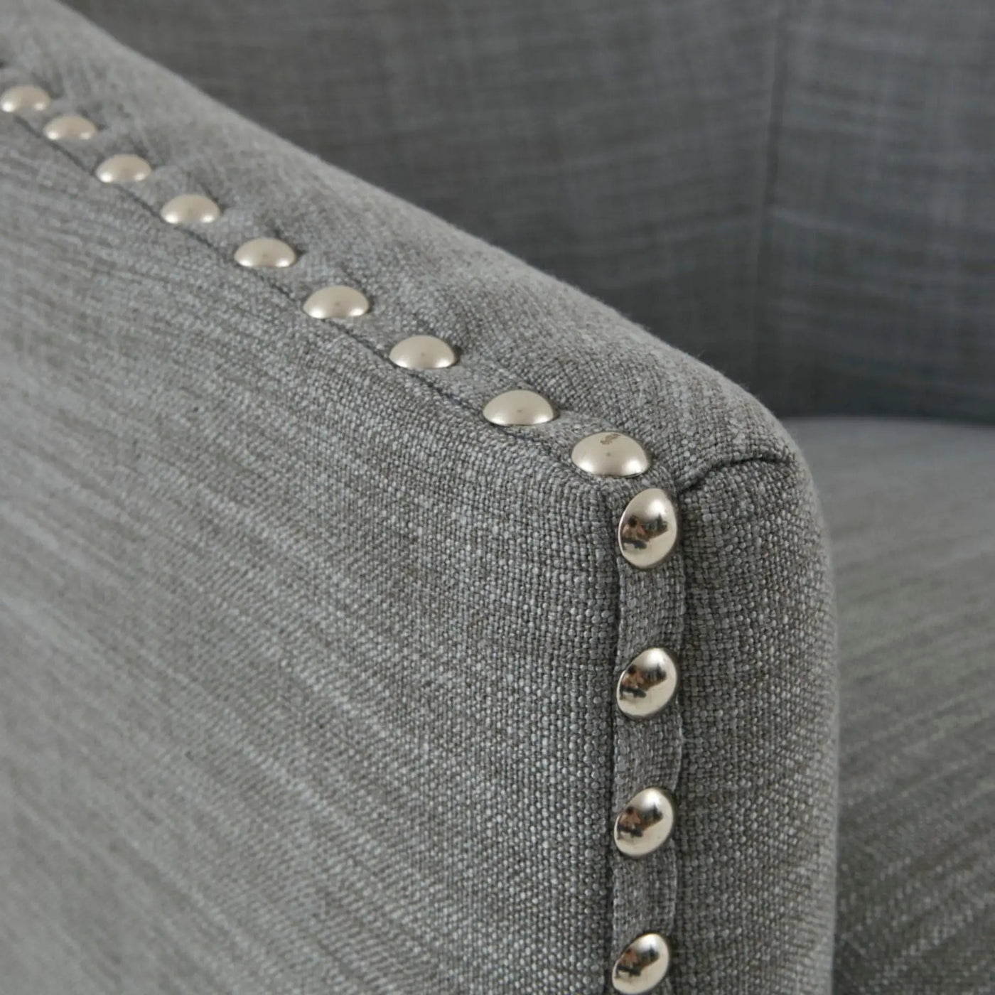 Luxurious Chair With 360 Degree Rotation by HouseOfZazla