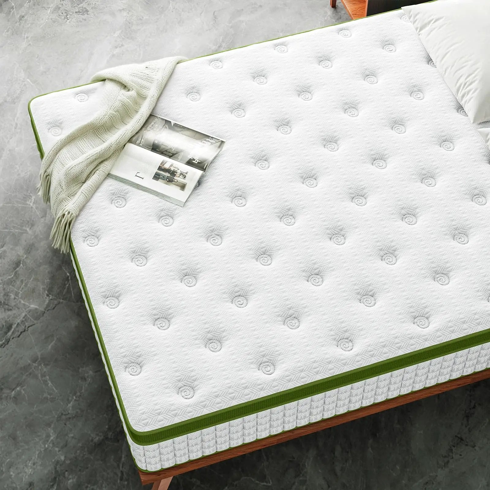 14 Inch Queen Size Hybrid Mattress by HouseOfZazla
