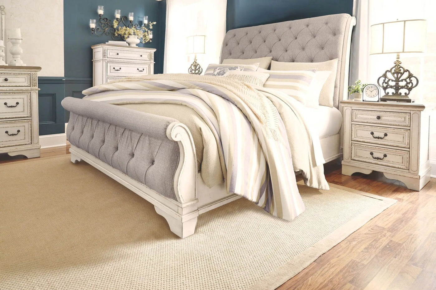 Realyn - Bedroom Sleigh Bed Set by Unique Piece Furniture