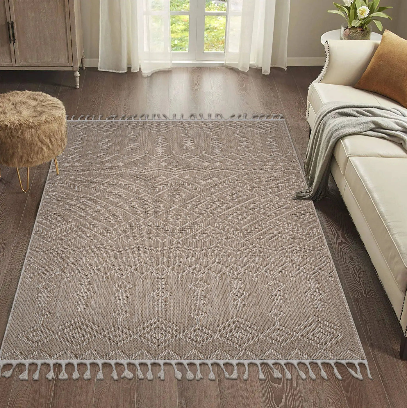 Guros - Trendy Traditional Indoor / Outdoor Rug by HouseOfZazla