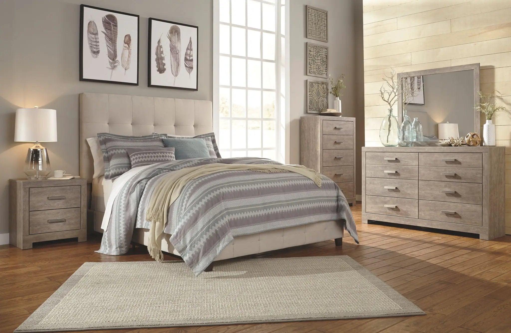 Culverbach - 5 Pc. - Dresser, Mirror, Queen Upholstered Bed, 2 Nightstands - Gray by Unique Piece Furniture