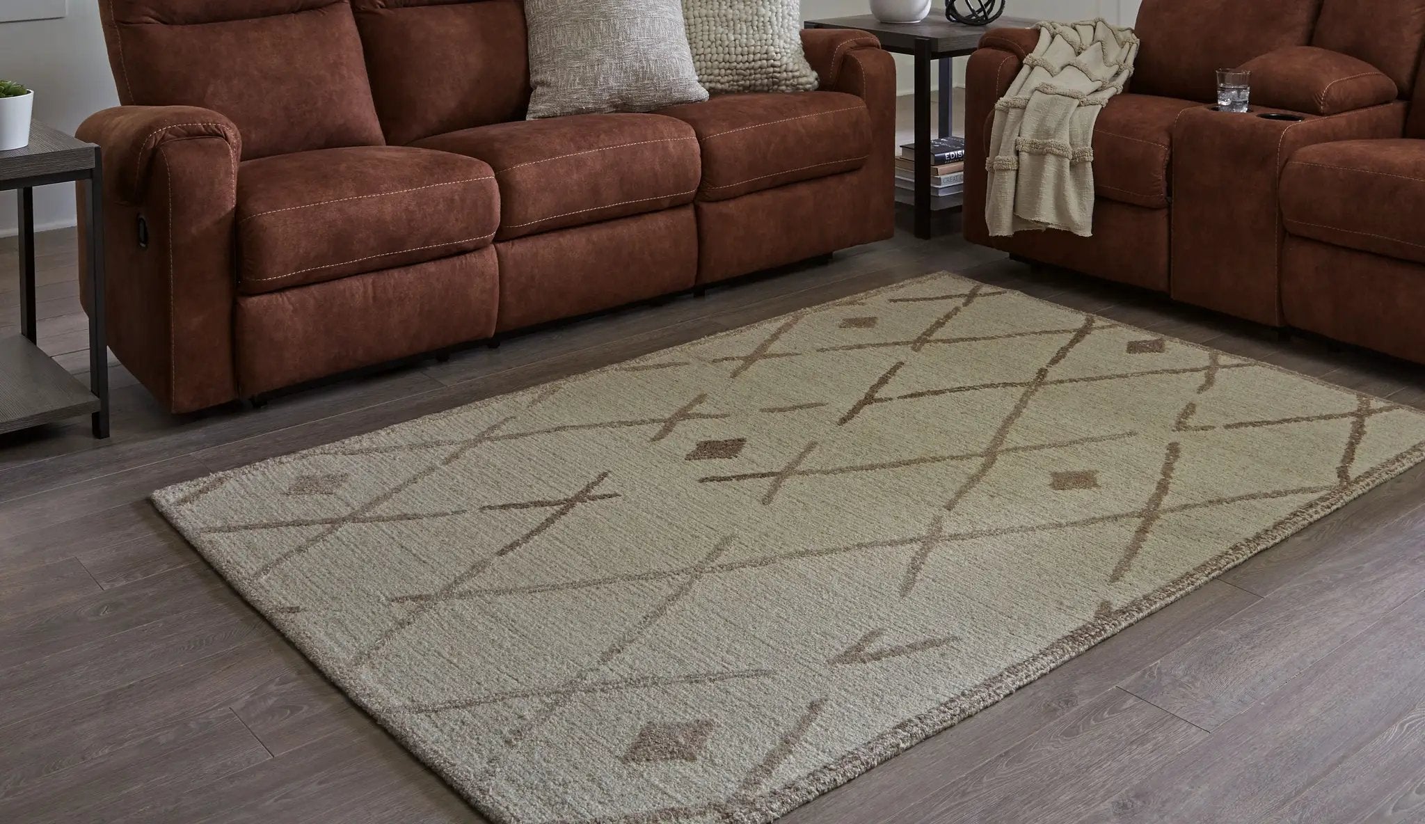Guyford - Rug by Unique Piece Furniture
