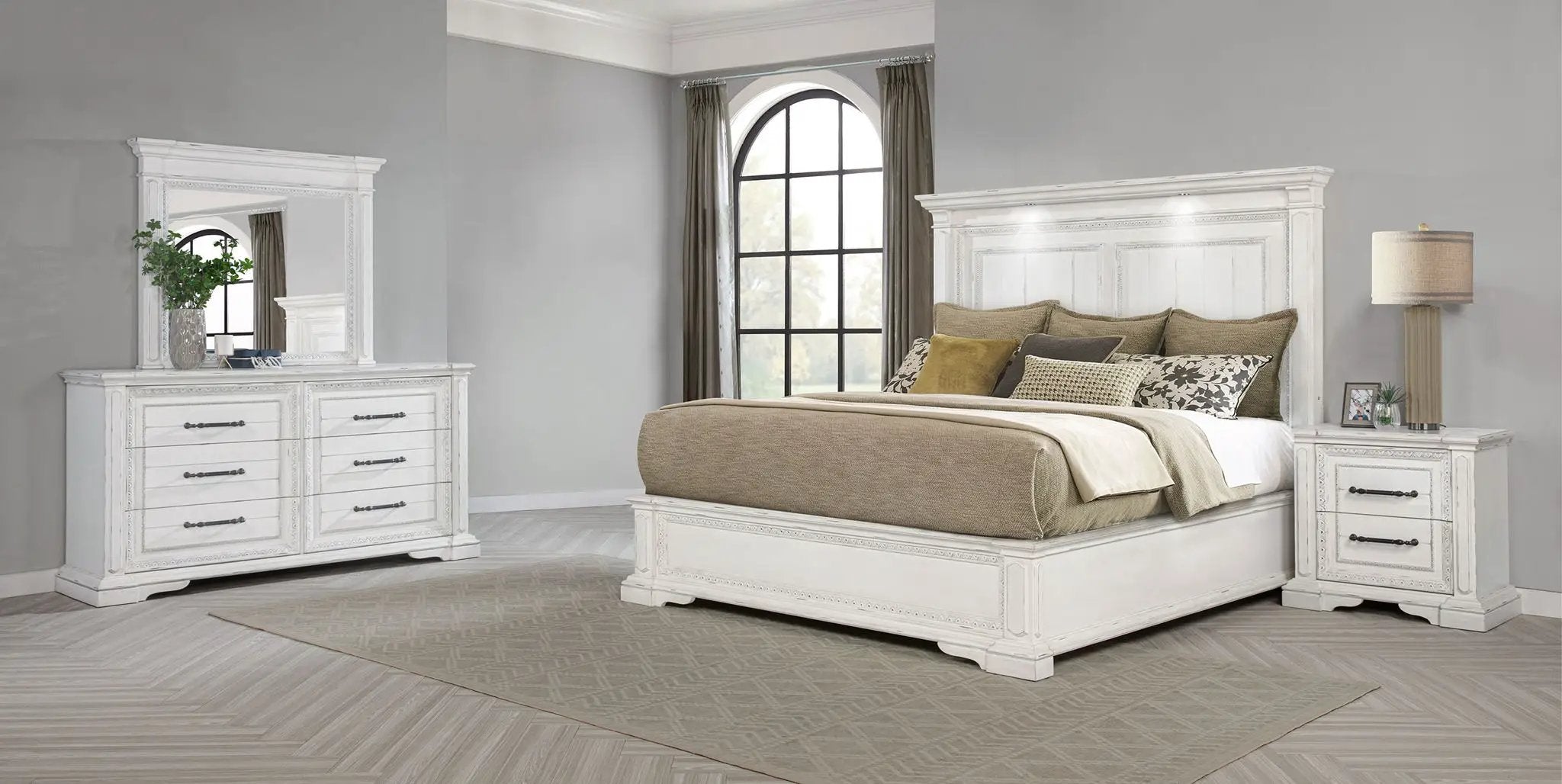 McKinney 4-piece Queen Bedroom Set Vintage White by Unique Piece Furniture