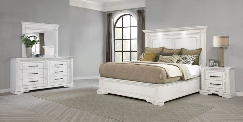 McKinney 4-piece Queen Bedroom Set Vintage White by Unique Piece Furniture
