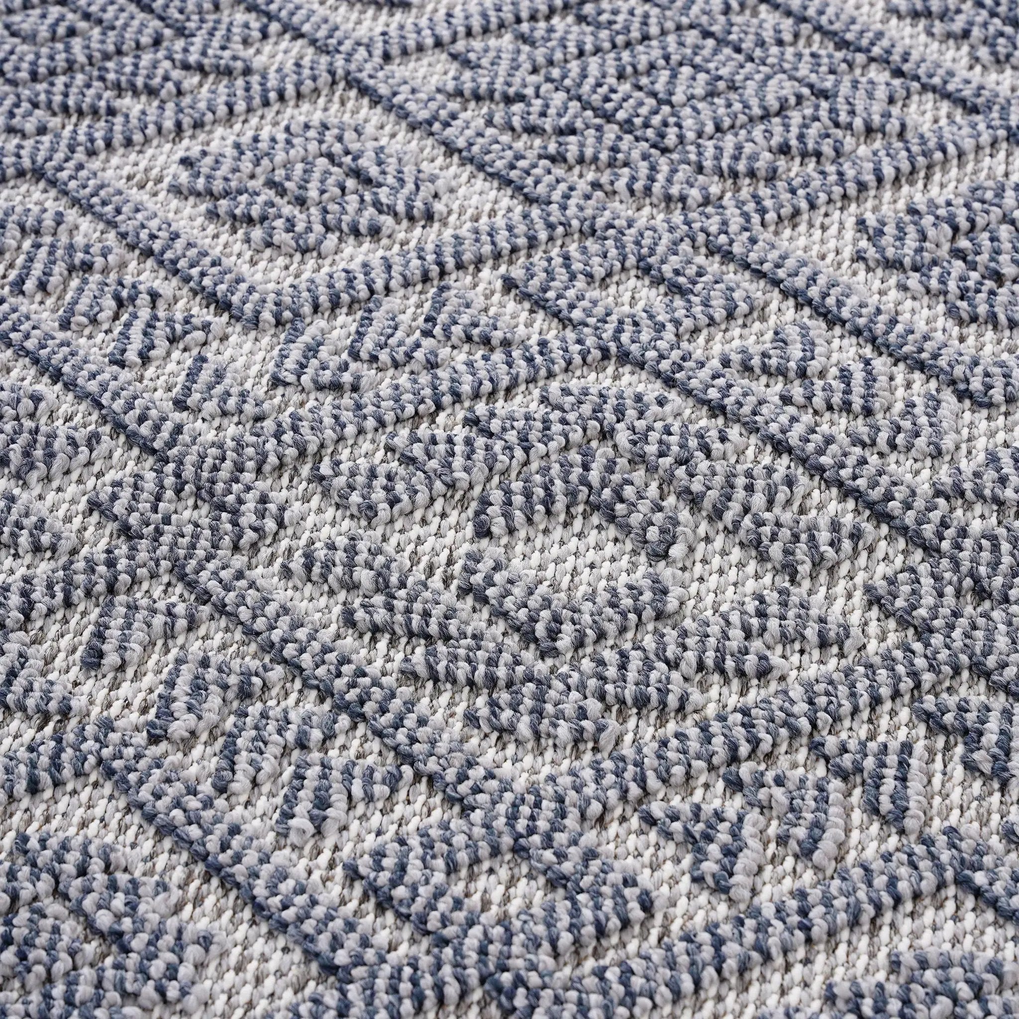 Guros - Trendy Traditional Indoor / Outdoor Rug by HouseOfZazla