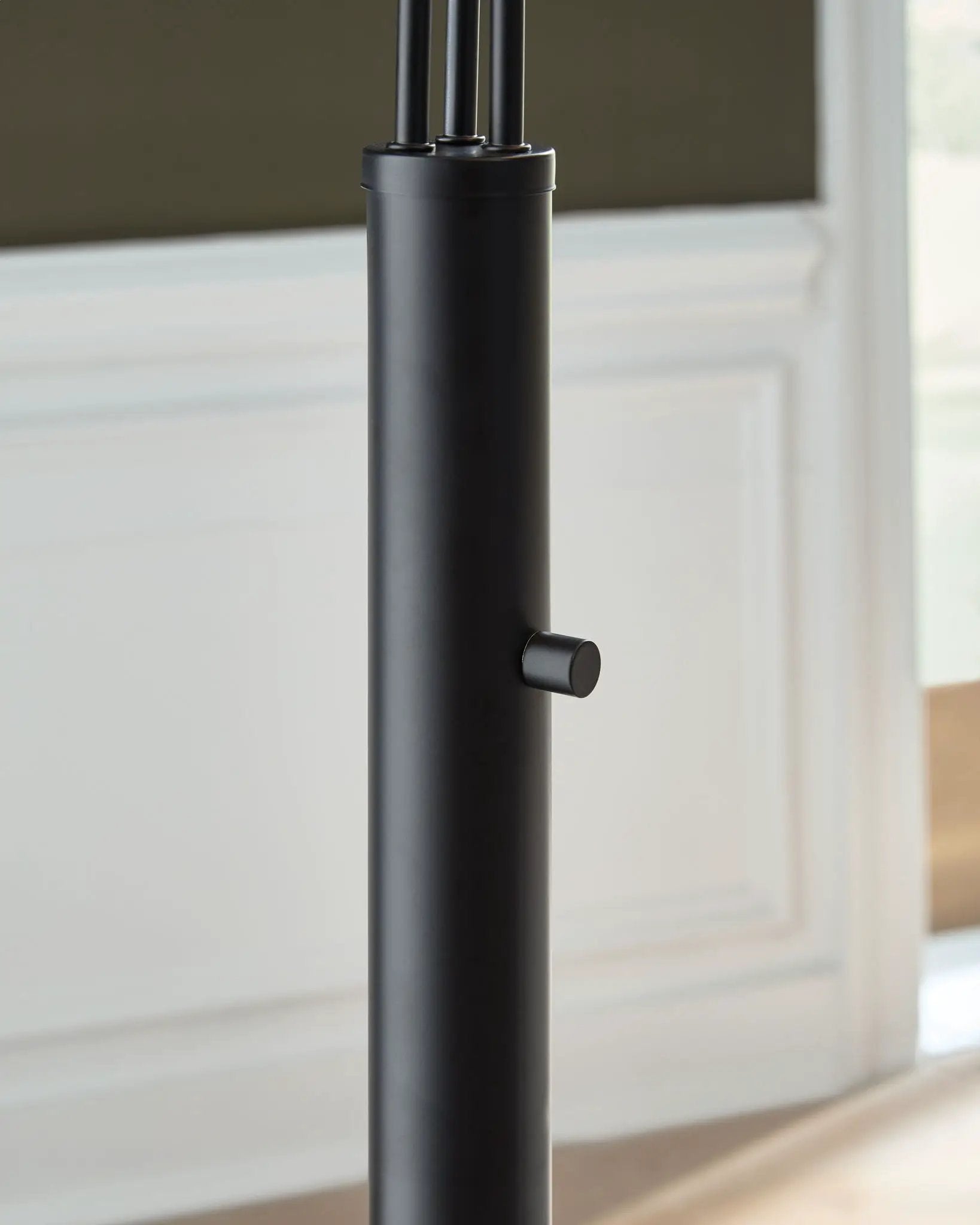 Gibbswellner - Metal Arc Lamp - Black by Unique Piece Furniture