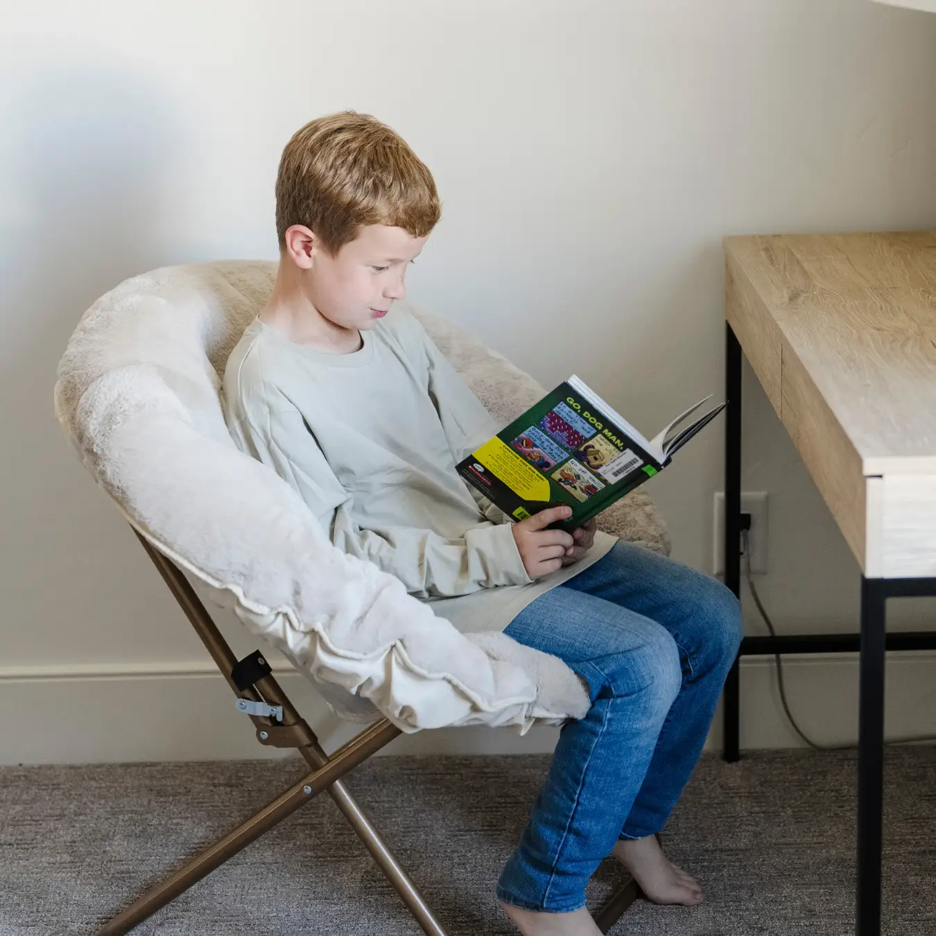 Saucer Chair Kids Chair with Faux Fur Cover by HouseOfZazla