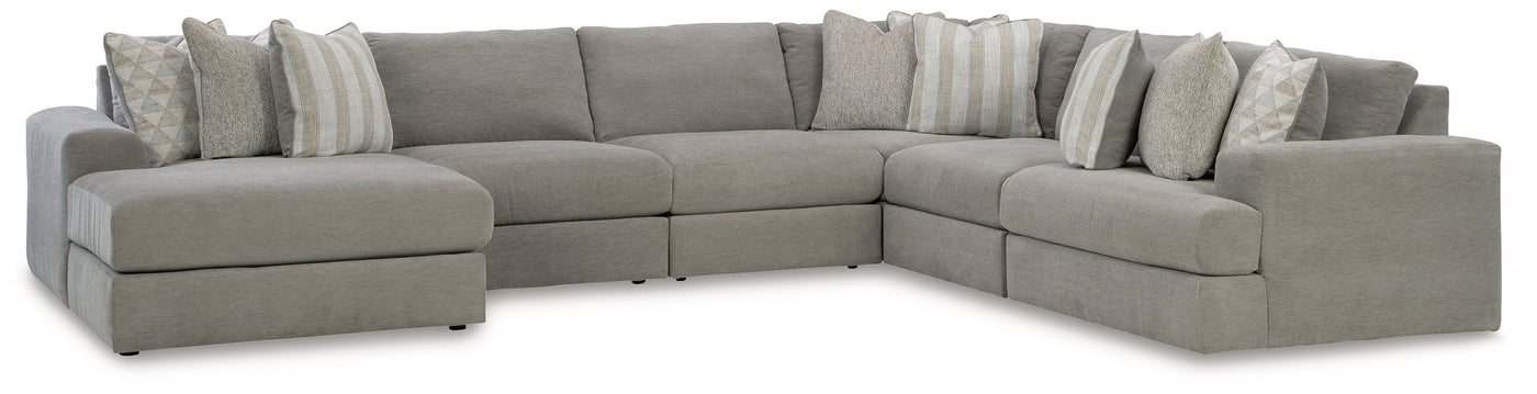 Avaliyah - Sectional by Unique Piece Furniture