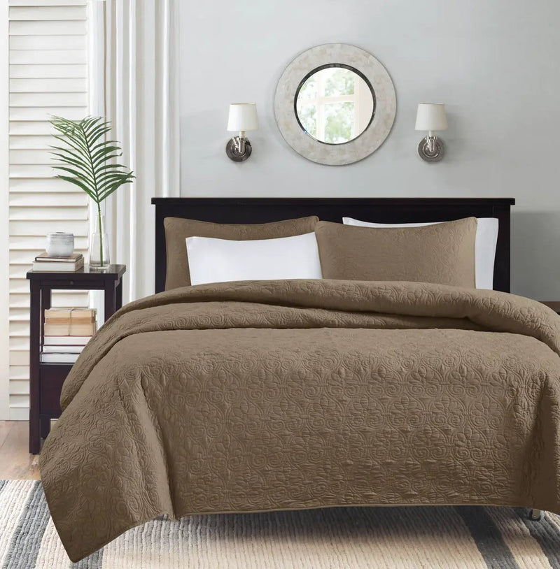 Reversible Quilt Set Mocha Full/Queen by HouseOfZazla