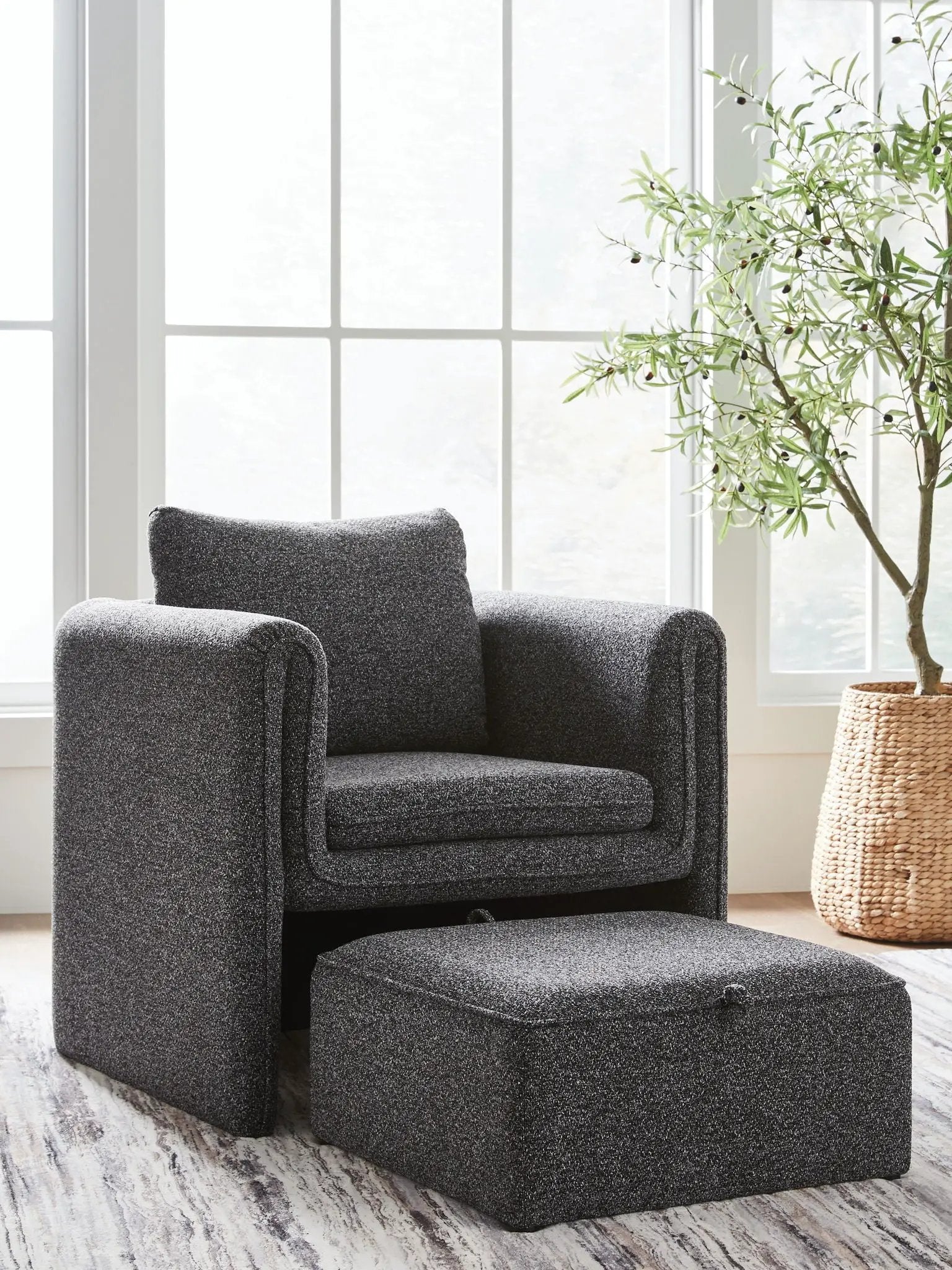 Vreni - Accent Chair - Charcoal / Black by Unique Piece Furniture