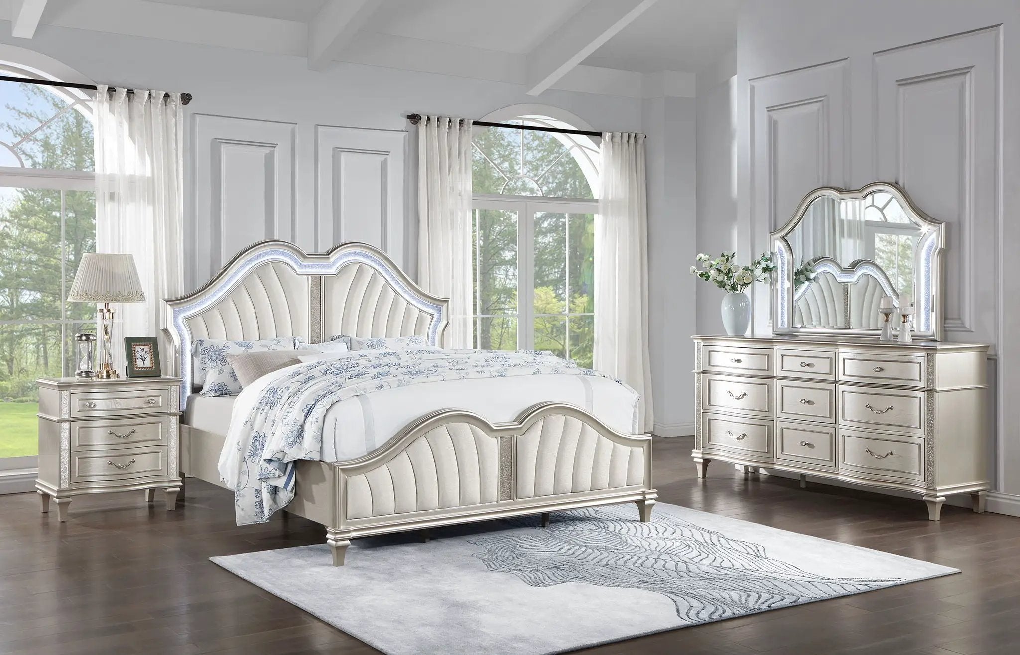Evangeline 4-piece Queen Bedroom Set Silver Oak by Unique Piece Furniture
