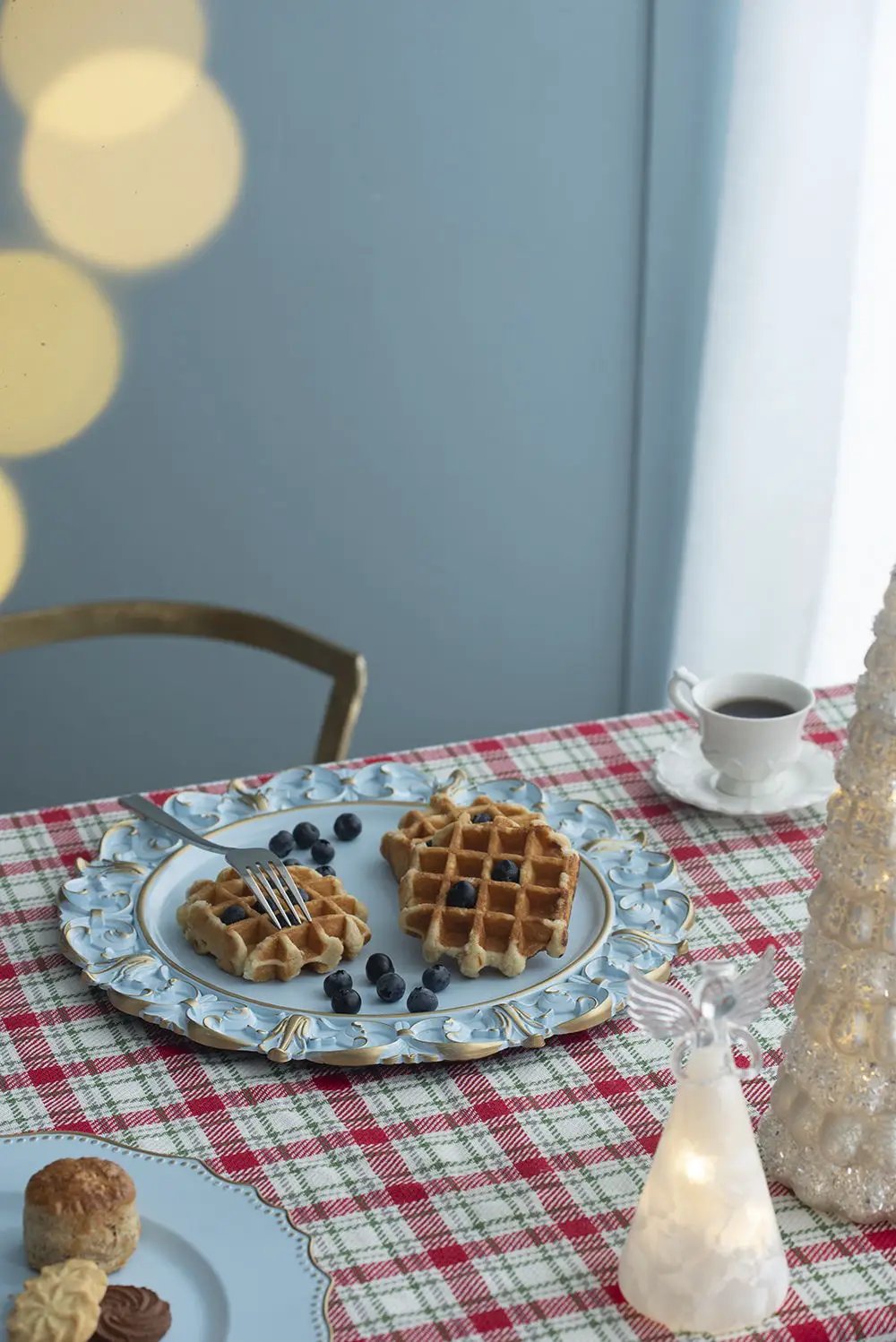 Plastic Charger Plate (Set of 6) - Blue / Gold by Unique Piece Furniture